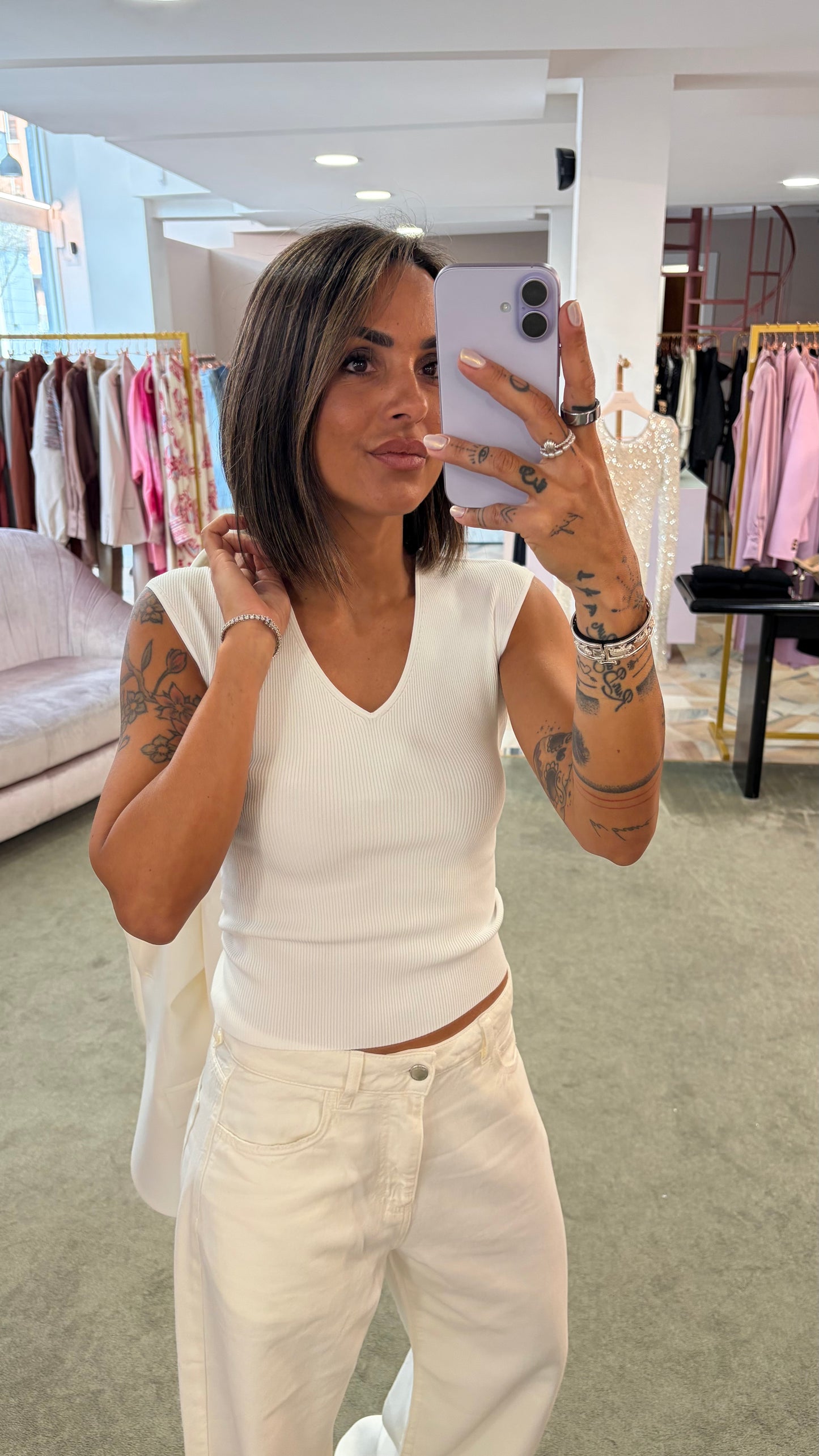 Canotta bianca scollo a v costine Petite Pull