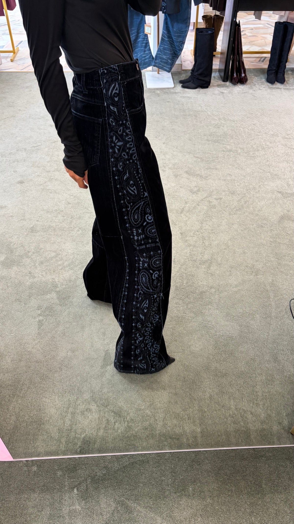 Pantaloni neri wide in velluto con inserti bandana Don't@Me