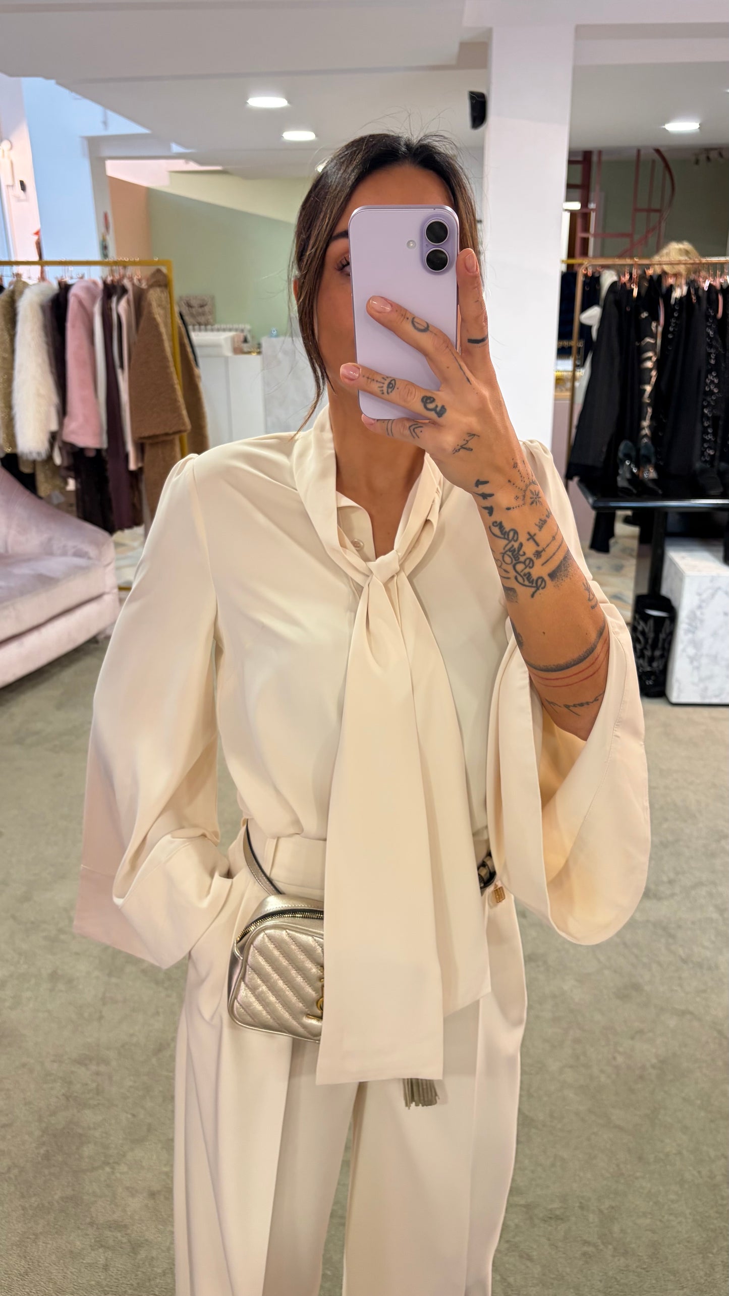 Camicia panna con sciarpina e manica a kimono ay
