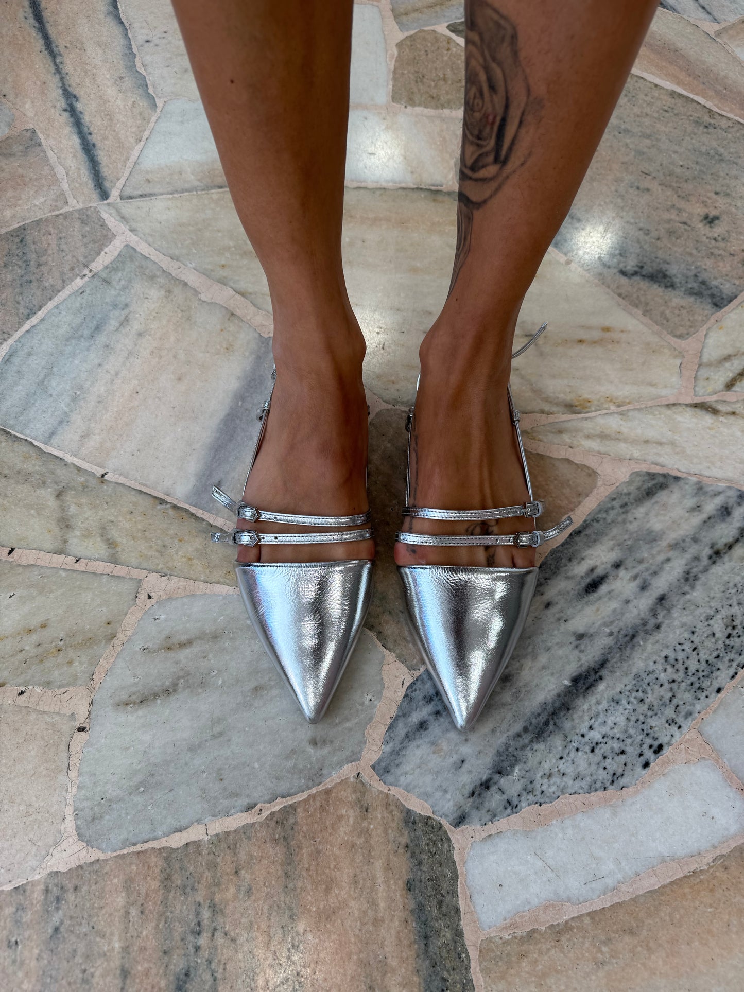 Slingback bassa argento con laccetti