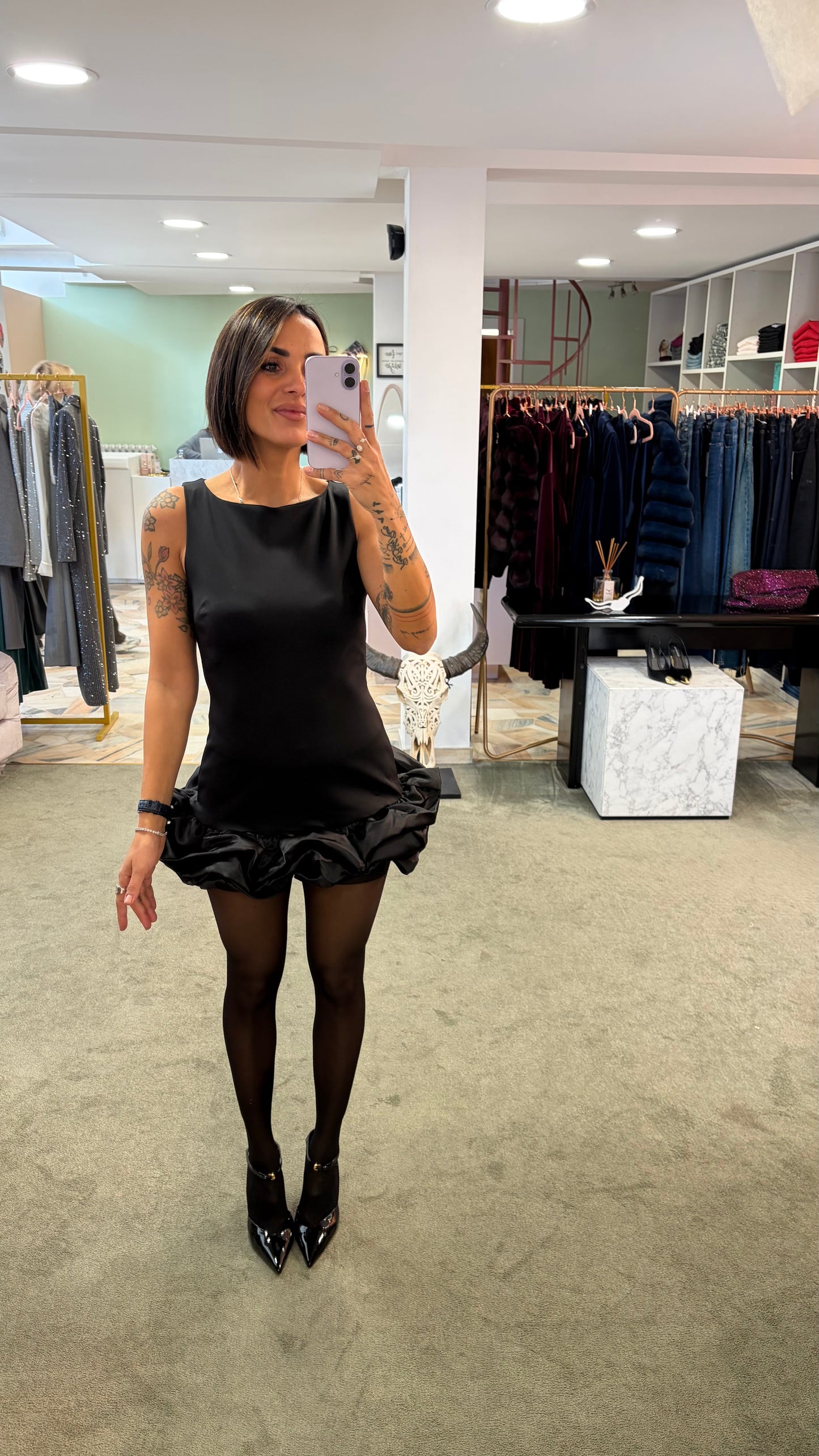 Abito mini nero con fascia volant gl