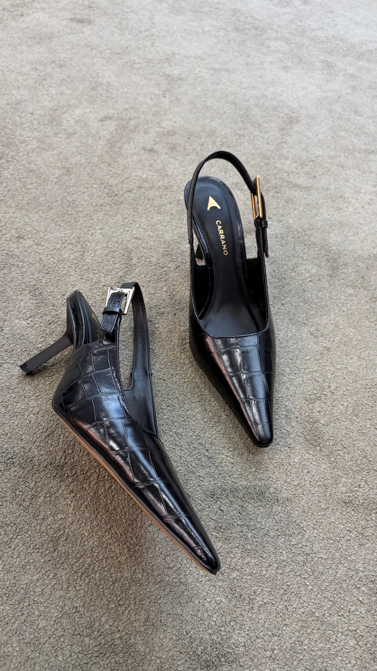 Slingback nera in pelle crocco con fibbia oro cr