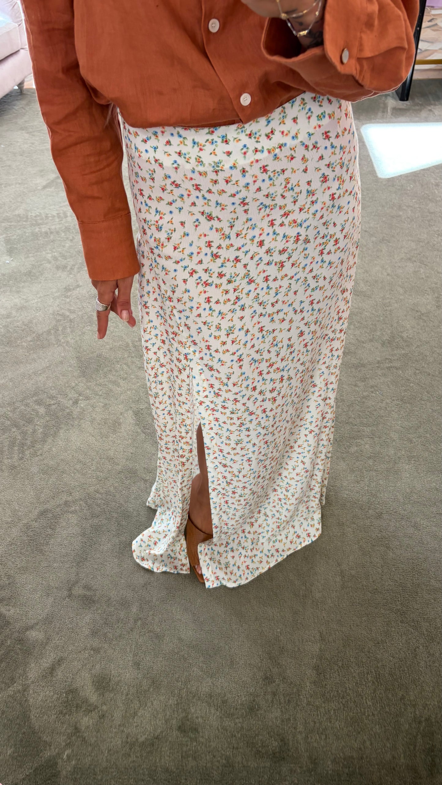 Gonna lunga anita MAR DE MARGARITAS bianca e fiorellini con spacco