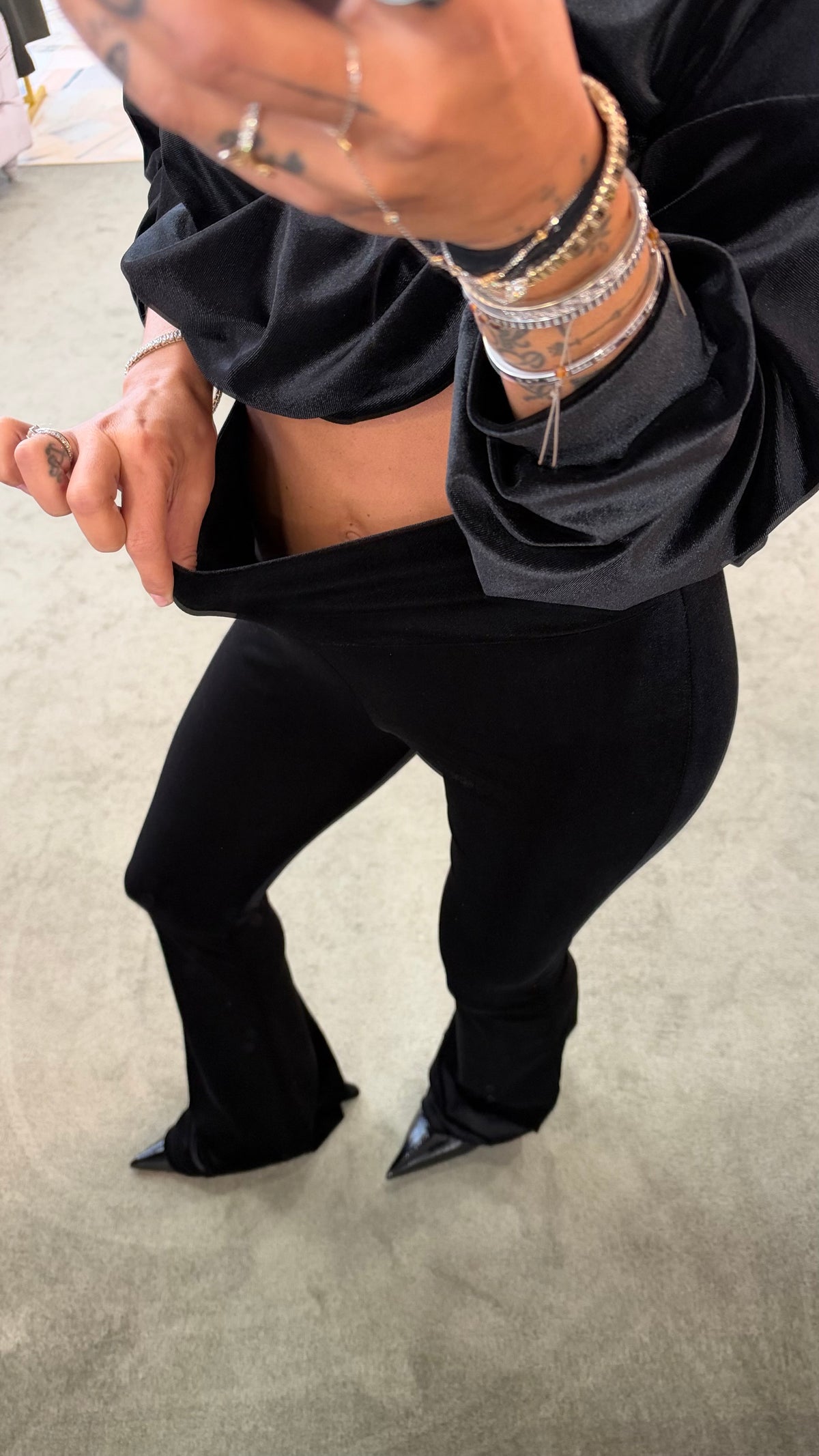Pantaloni neri flare in velluto Don't@Me
