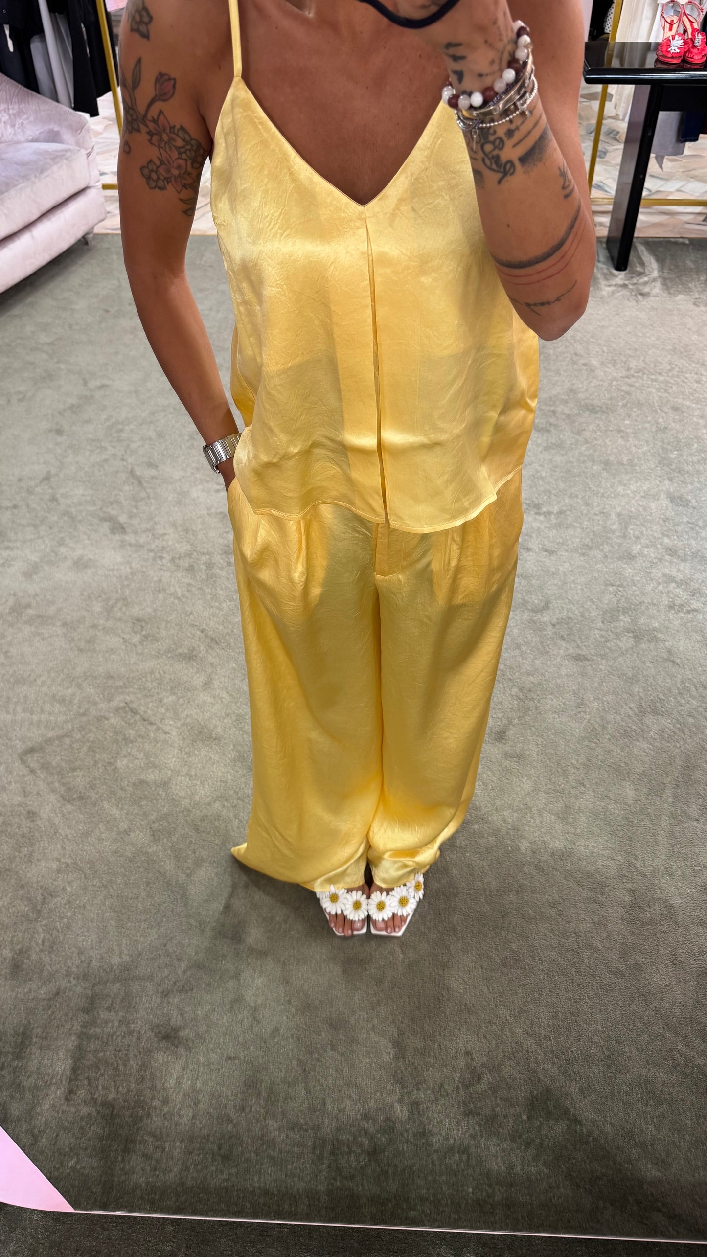 Pantaloni gialli in satin wide leg sl