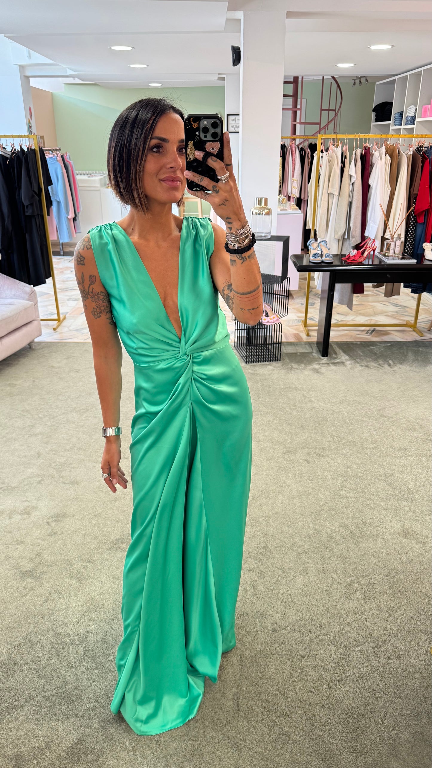 Abito lungo verde smeraldo incrociato in satin Actualee