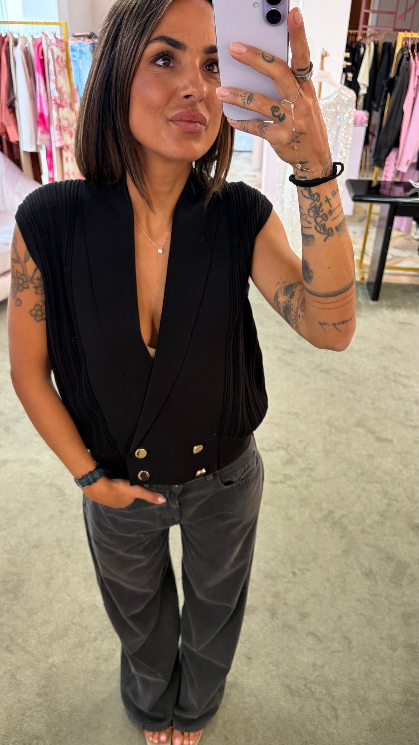 Gilet nero in maglia con bottoni oro fr