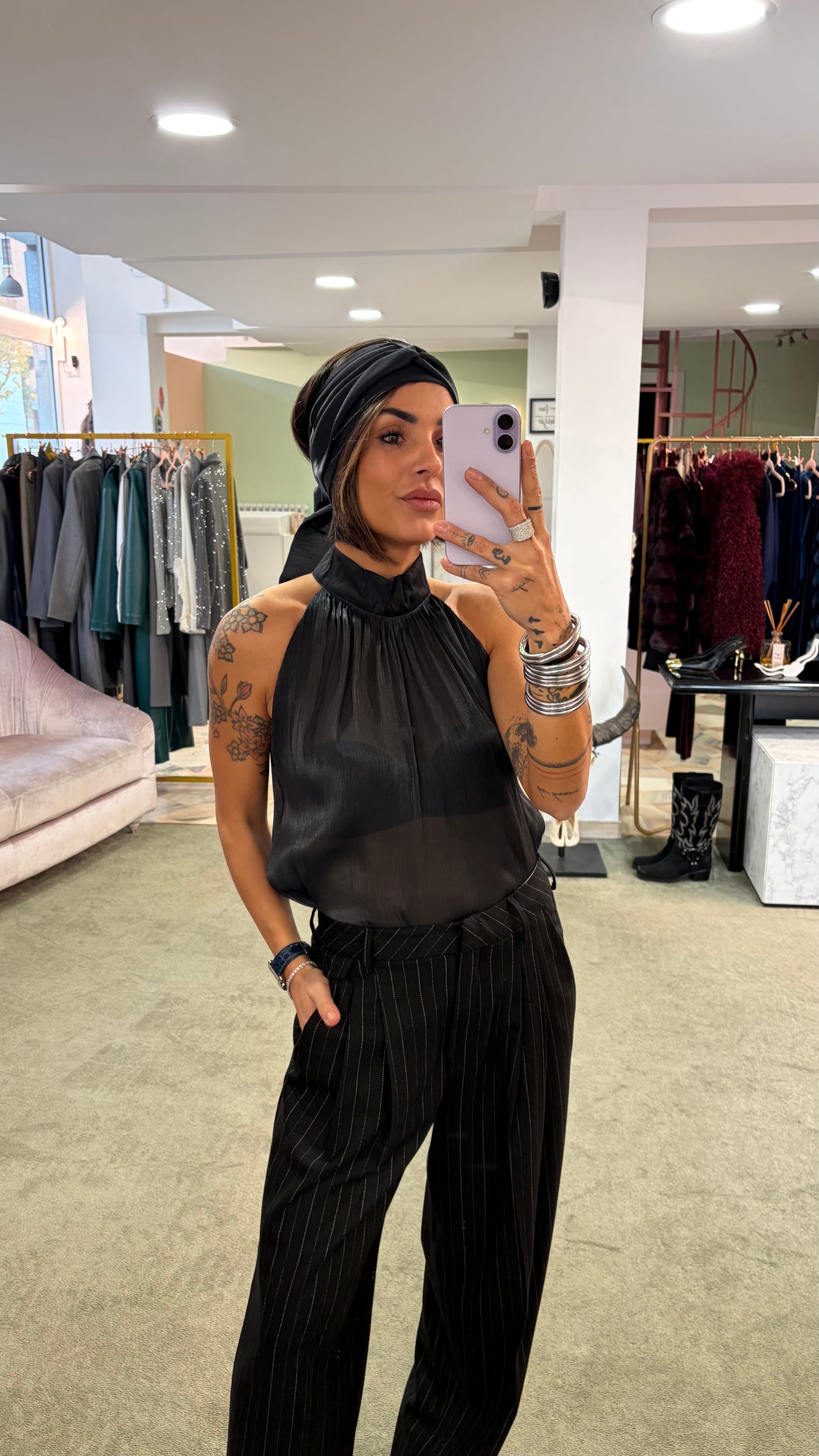 Camicia nera smanicata con sciarpina Actualee