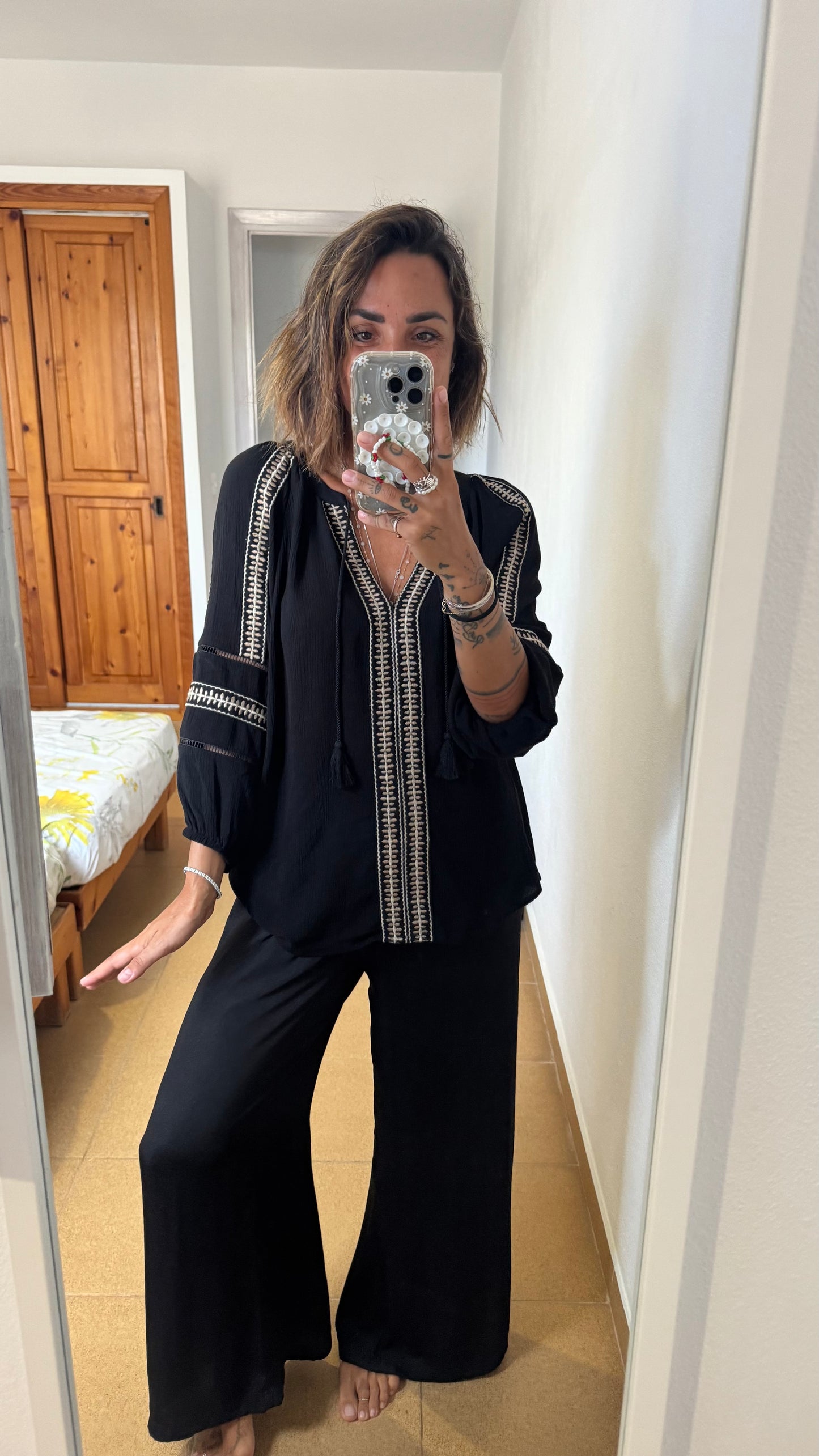 Camicia kaftano nera con ricami sy