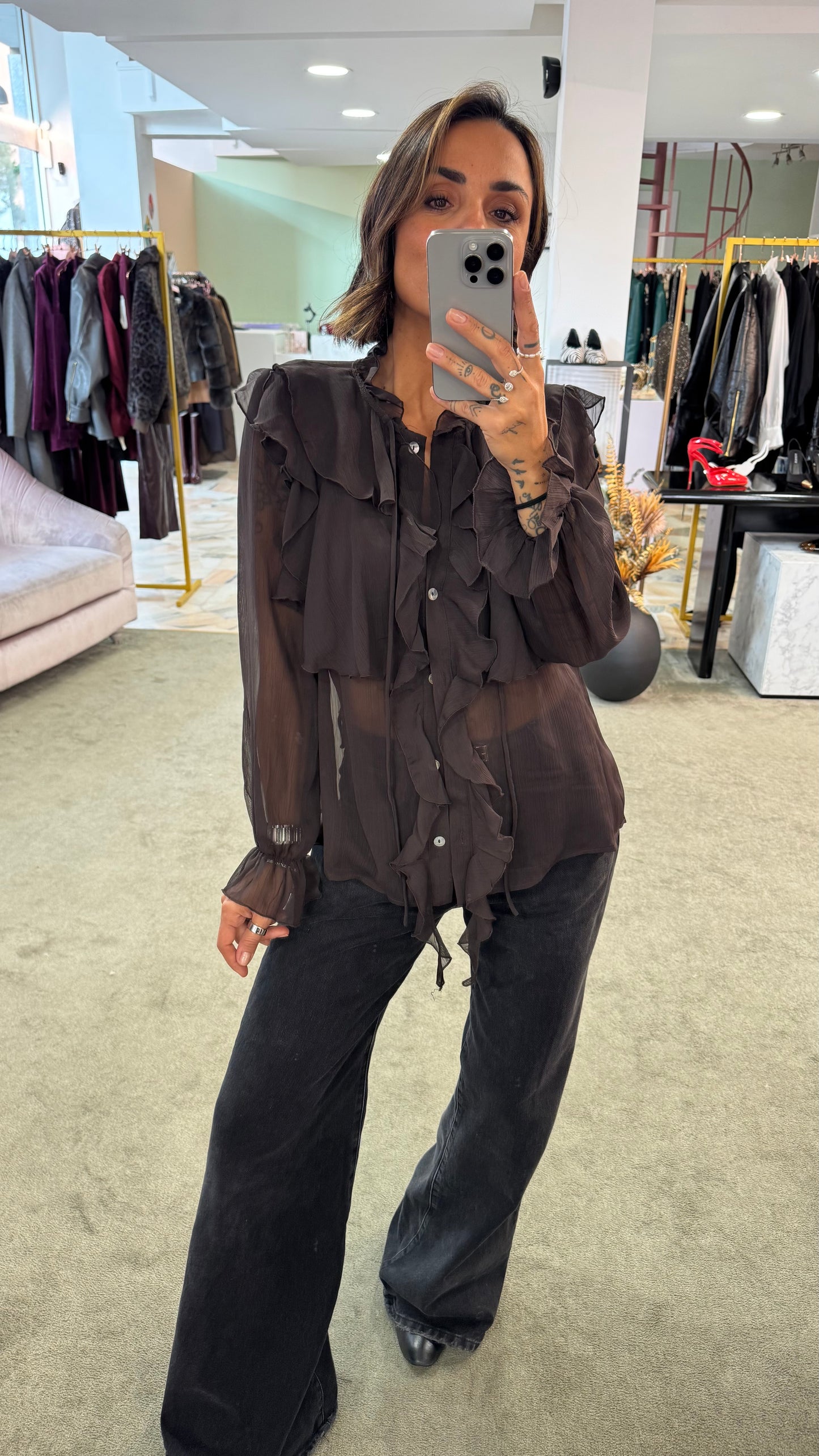 Camicia marrone in crepe con volant gl