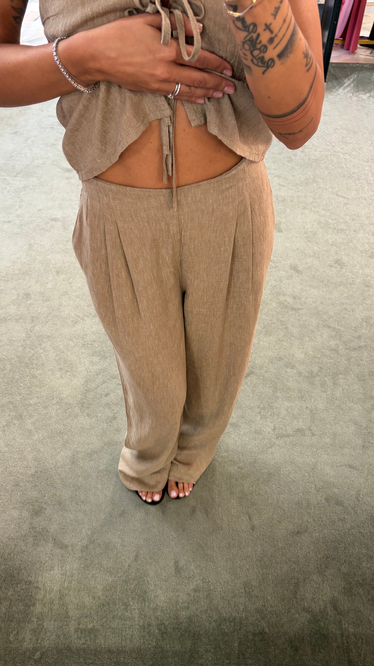 Pantaloni almira sabbia con pences ed elastico jx