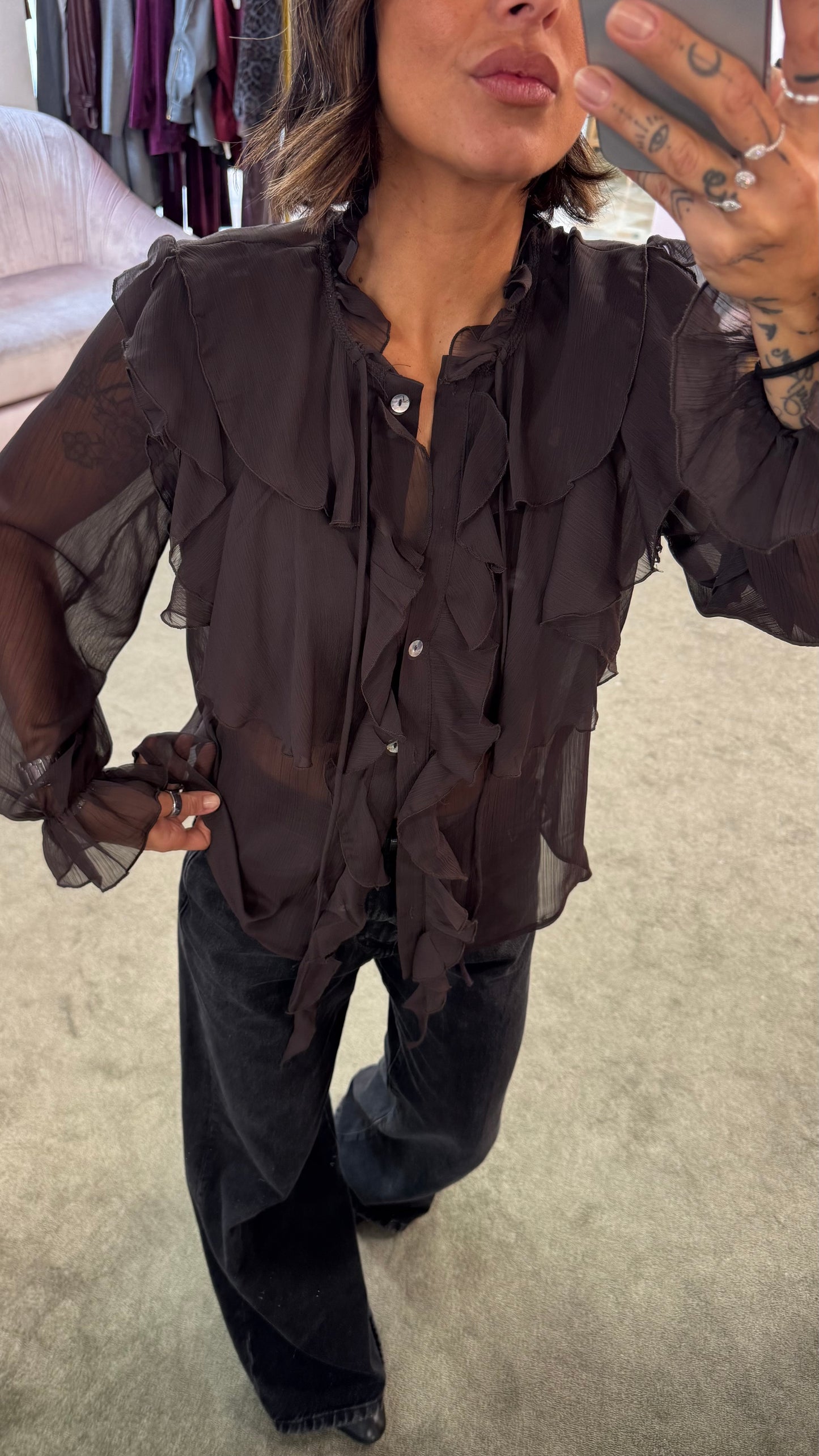 Camicia marrone in crepe con volant gl