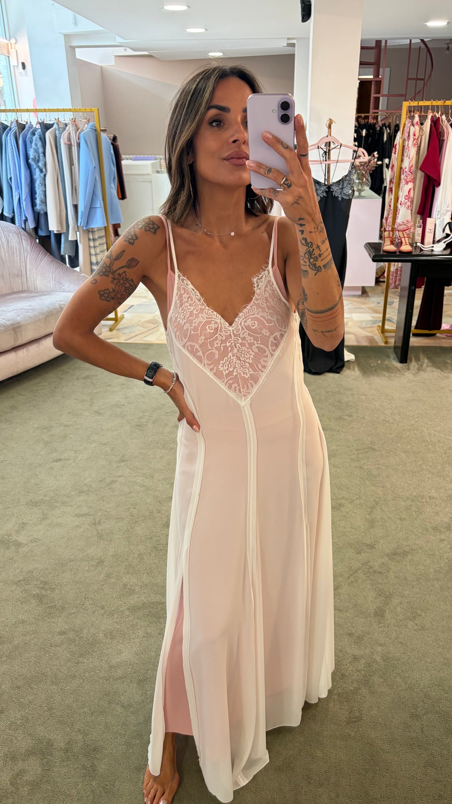 Abito lungo rosa e bianco sottoveste con inserti in pizzo fr