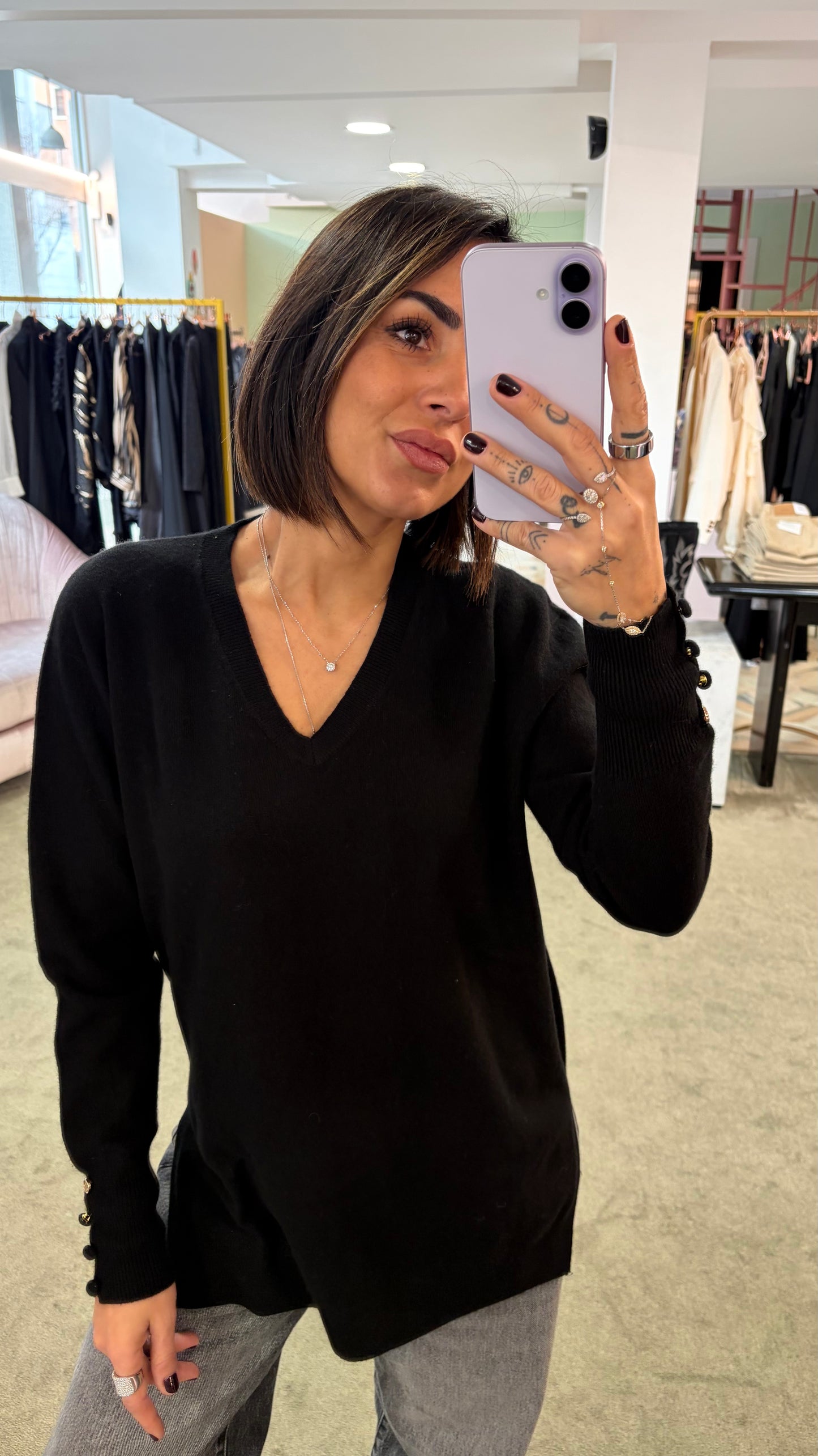 Maglione scollo a v nero con spacchi laterali fr