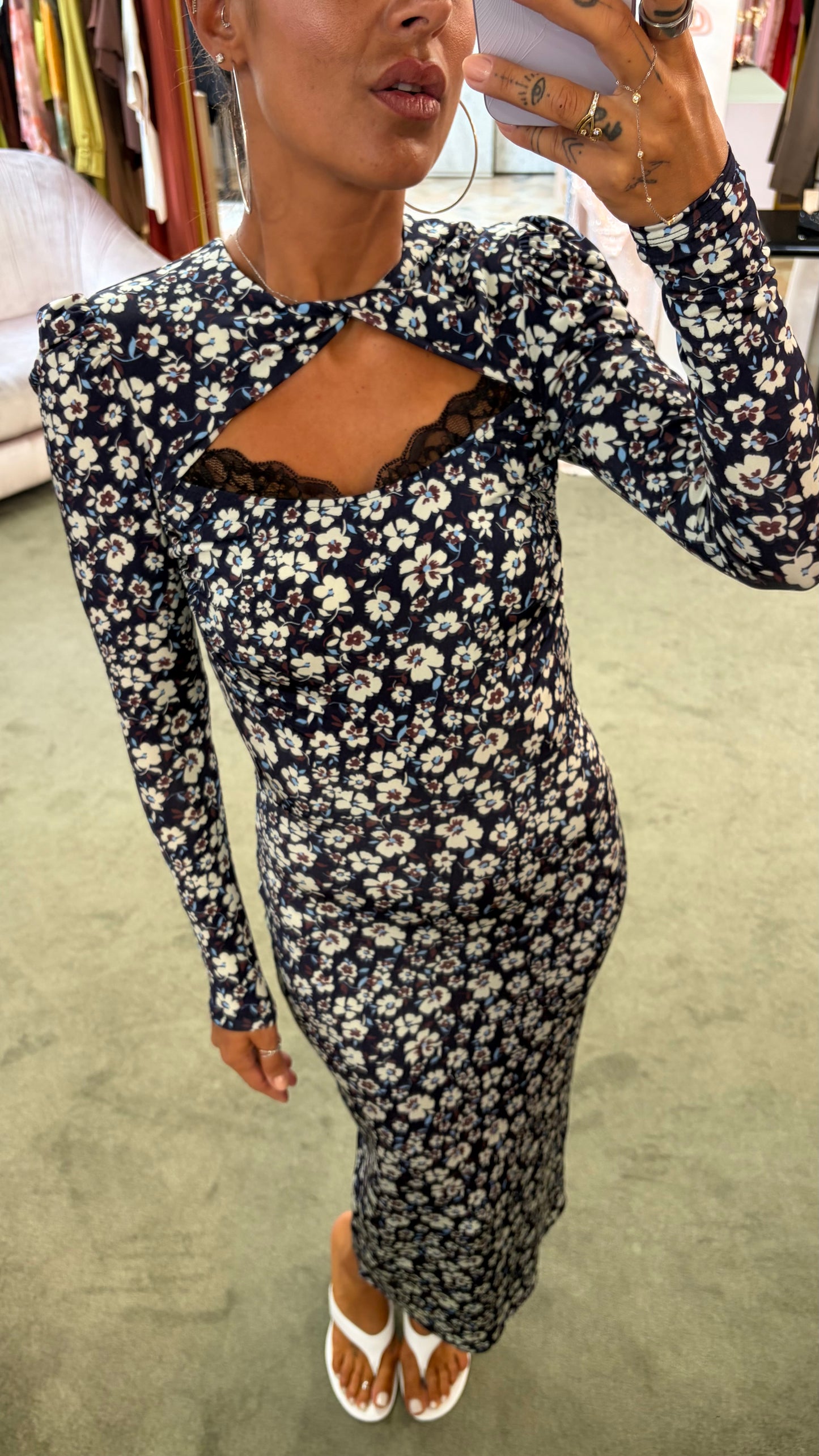 Abito blu con fiorellini cut out pizzo MAR DE MARGARITAS