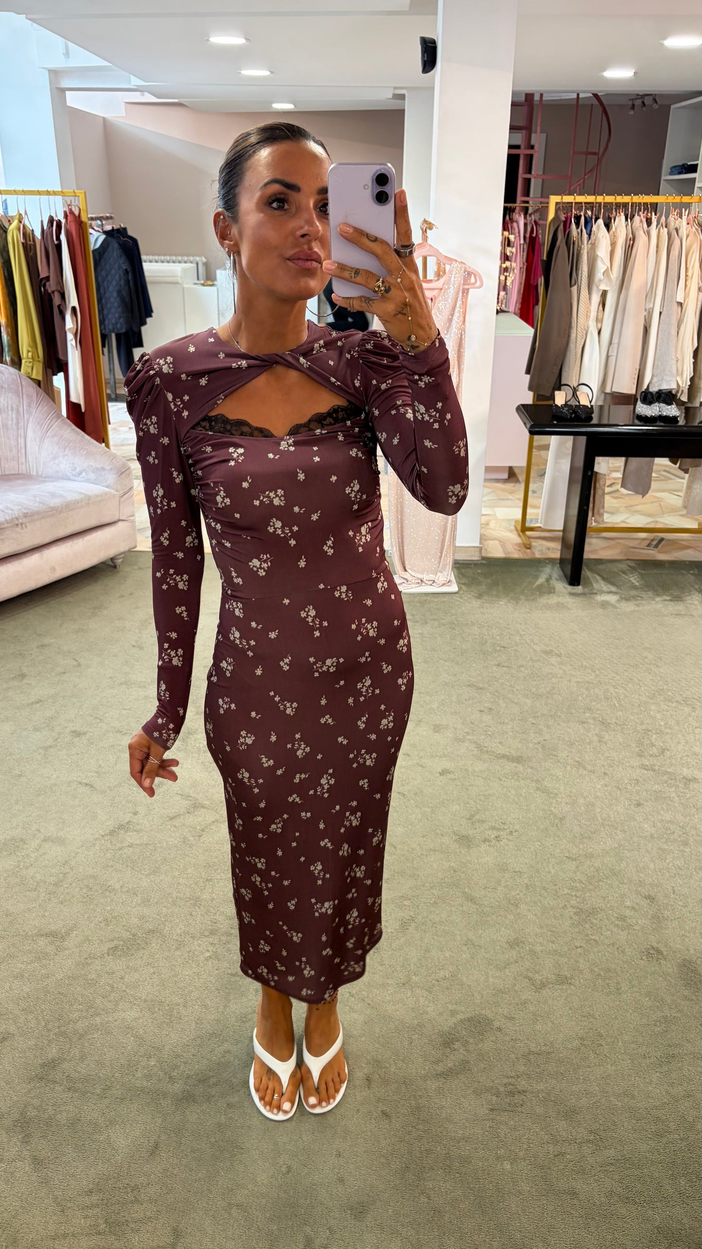 Abito bordeaux con fiorellini cut out pizzo MAR DE MARGARITAS