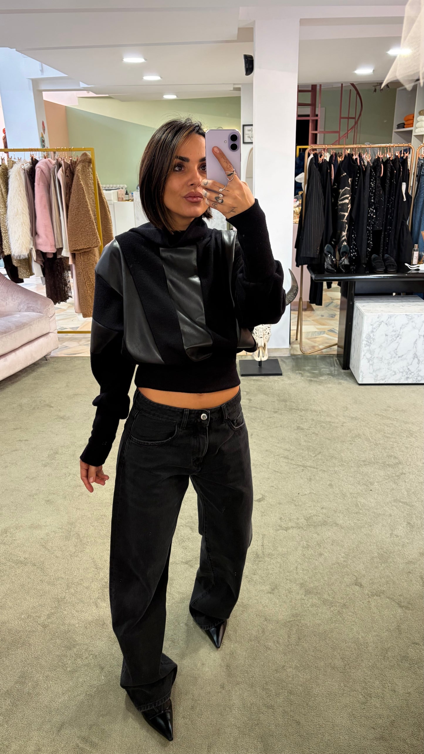 Maglione collo alto nero con inserti in ecopelle mq