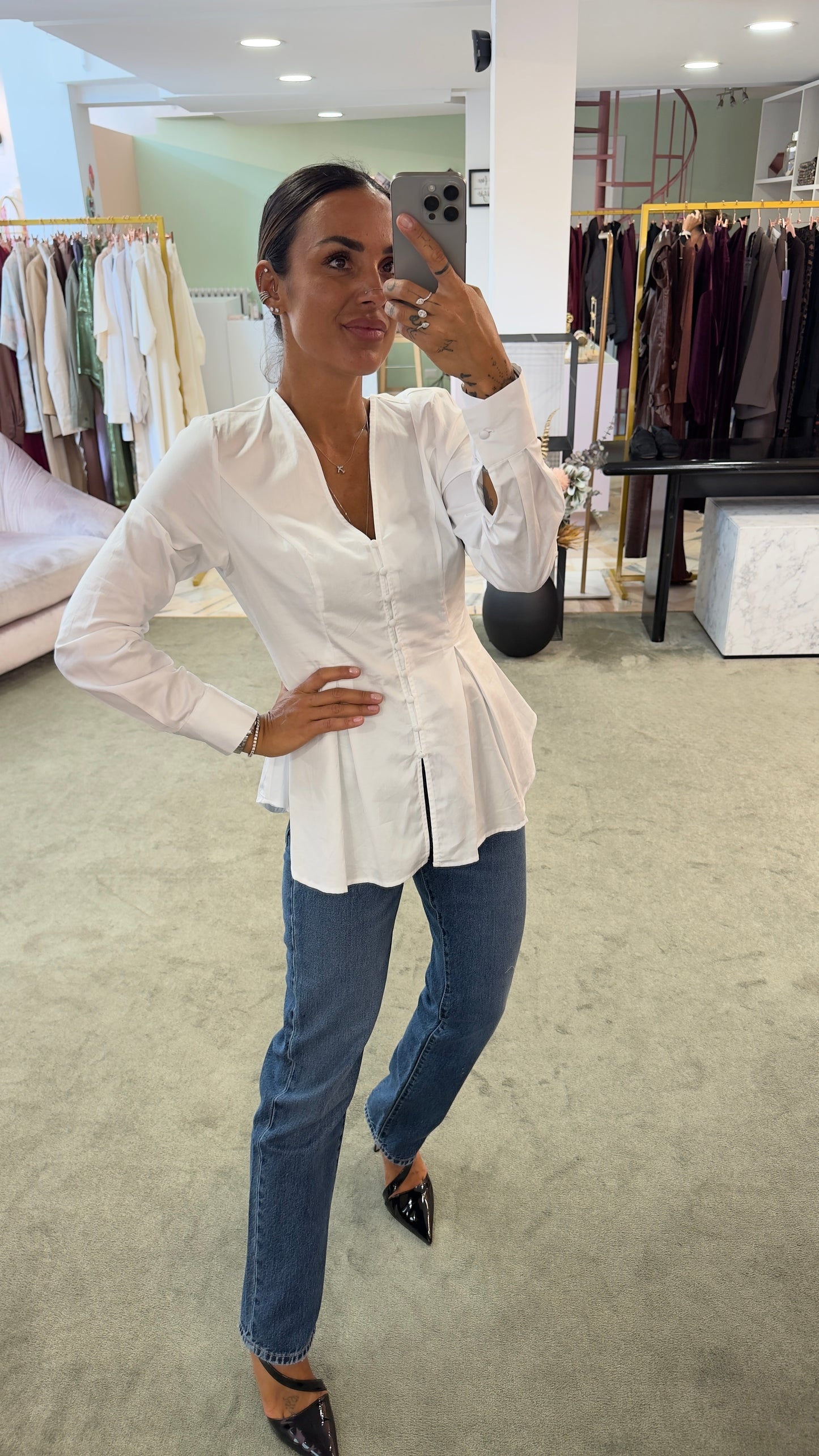 Camicia bianca scollo a v sciancrata sl