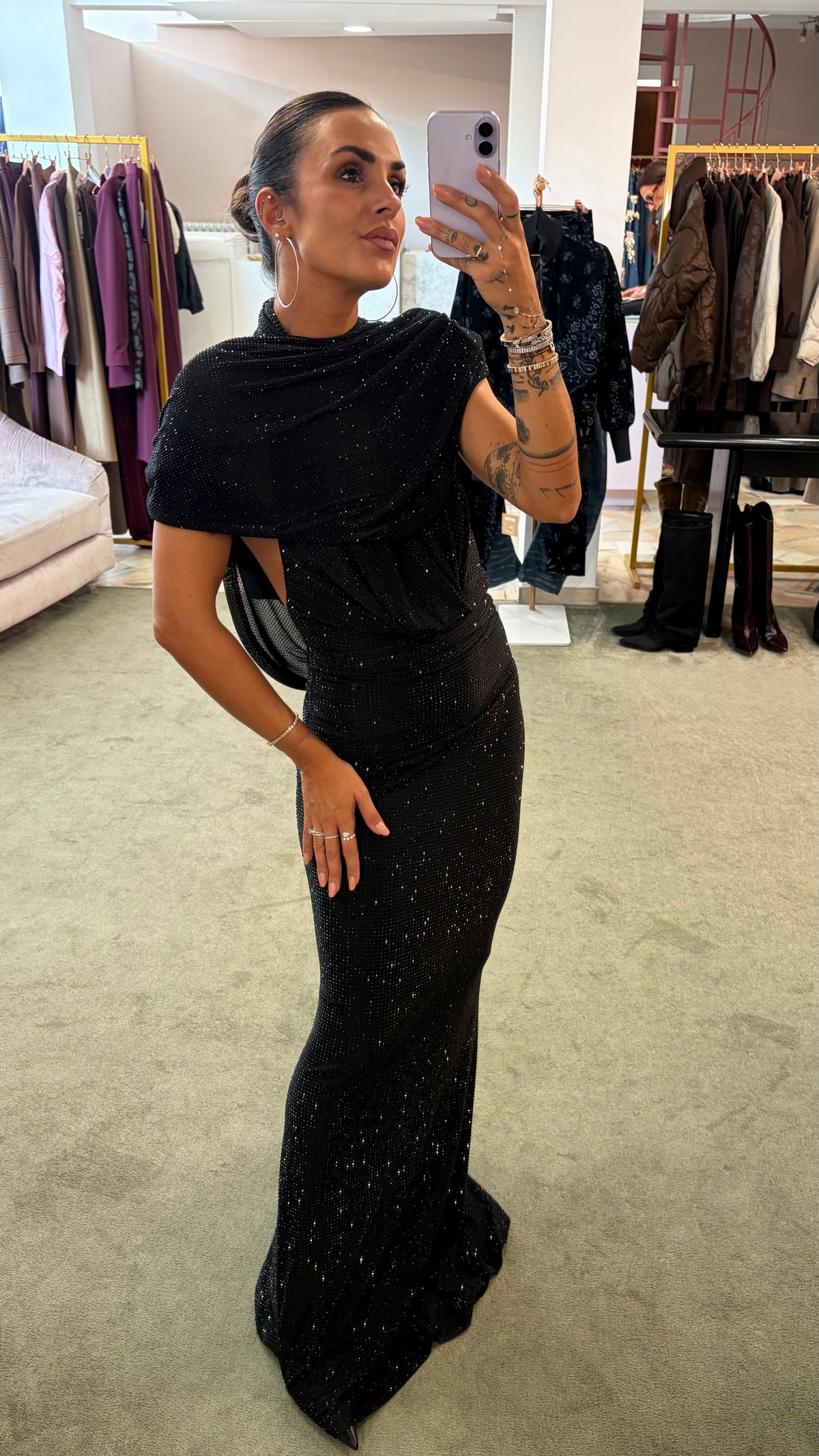 Abito lungo kuta nero a sirena con scollo drappeggiato tw