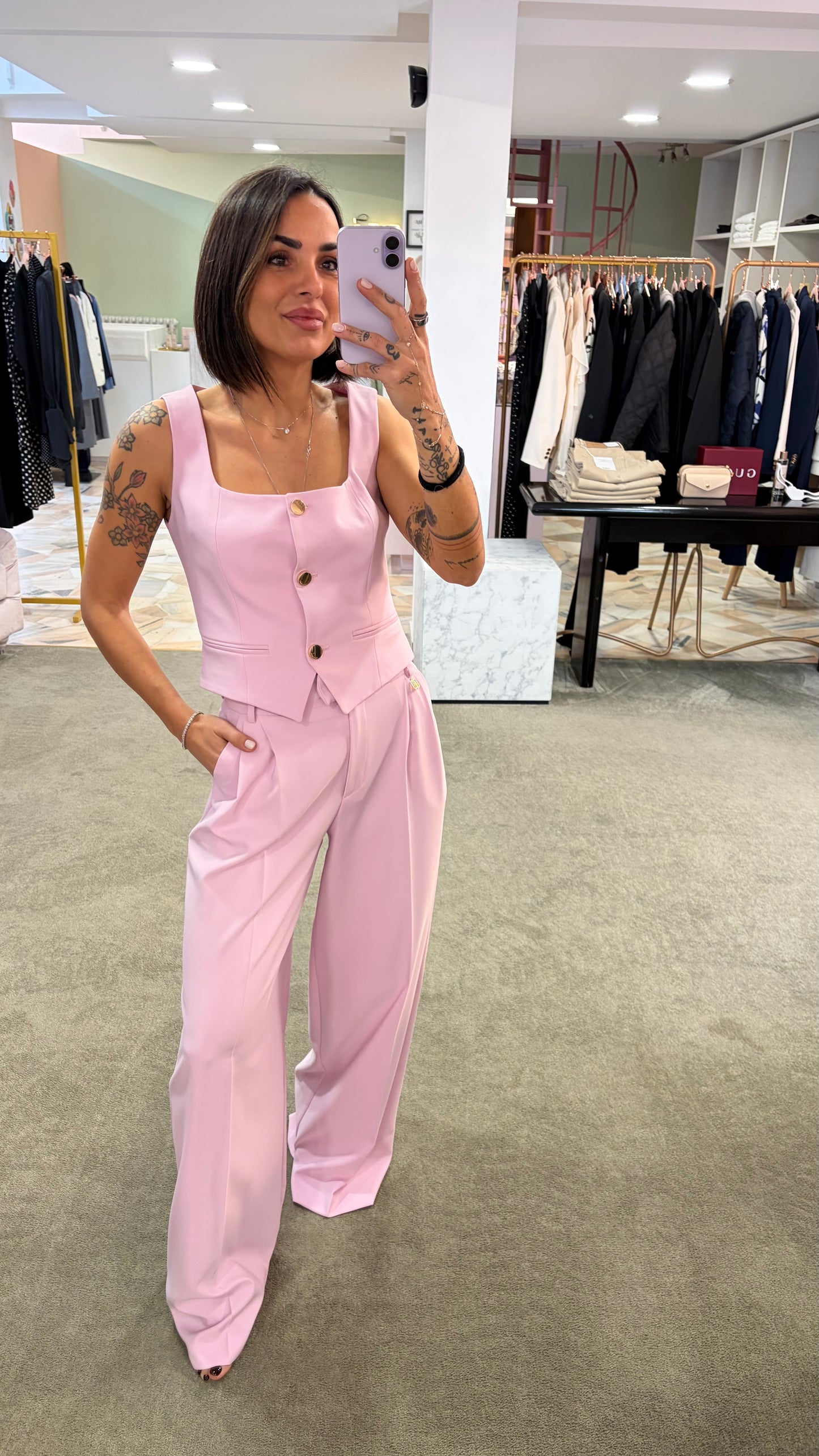 Gilet rosa scollo squadrato e bottoni oro fr