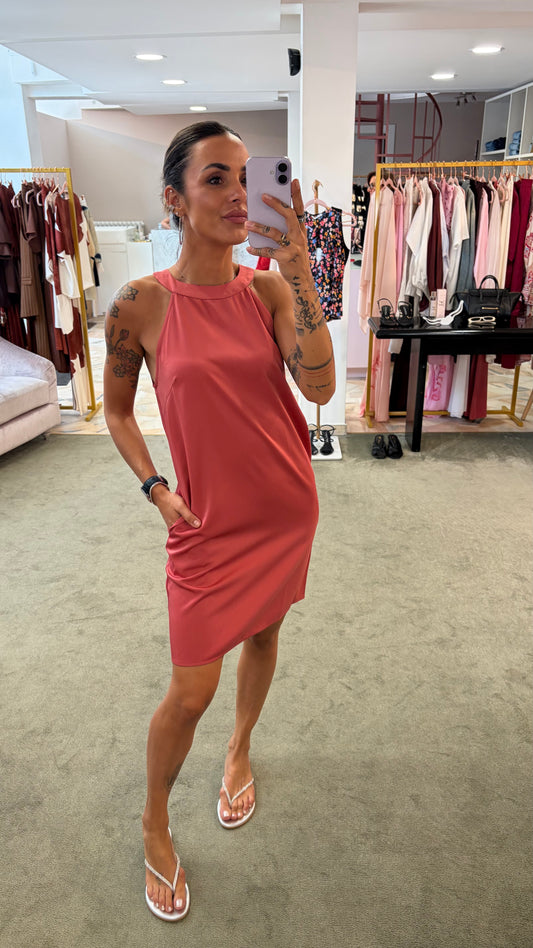 Abito corto rosa cherry scollo all'americana in satin ay