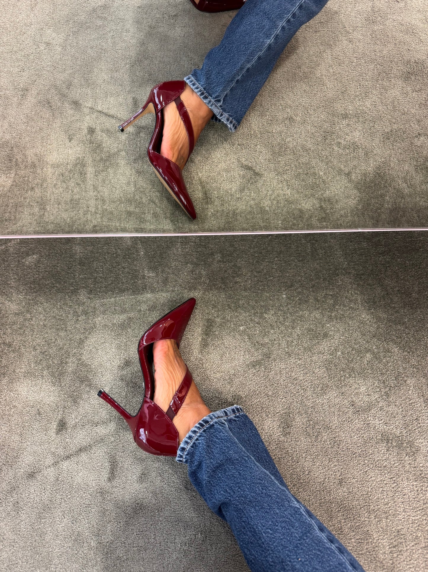Décolleté bordeaux in vernice con listino