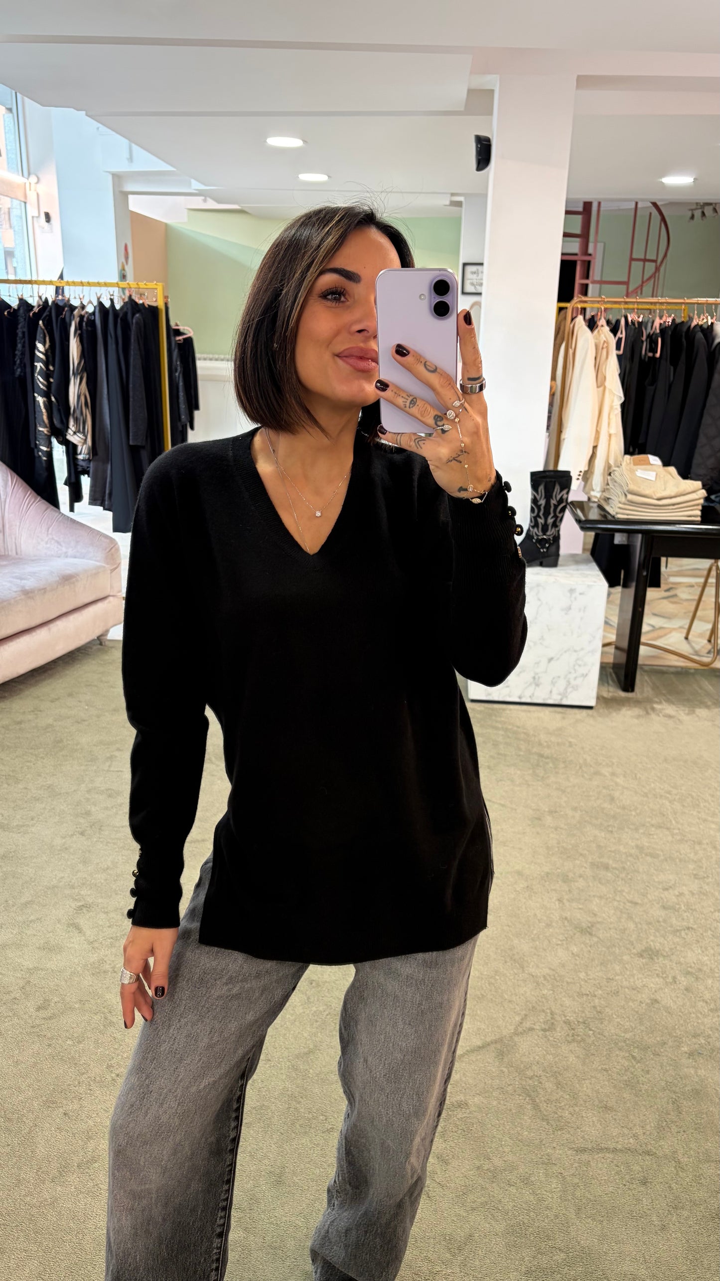 Maglione scollo a v nero con spacchi laterali fr