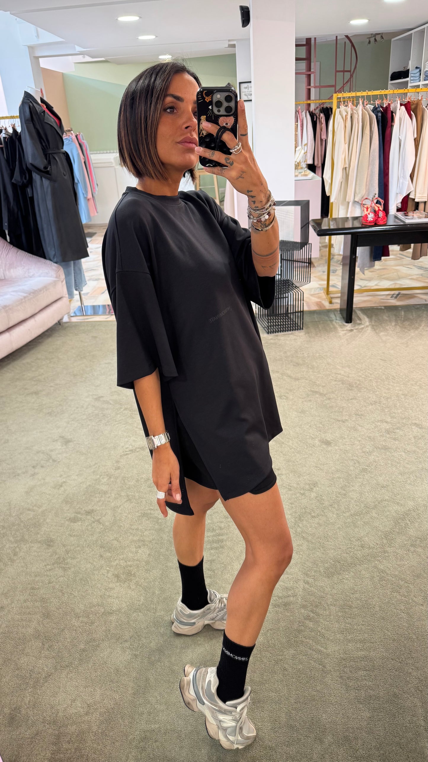 T-shirt nera over in modal con spacchi hinnominate