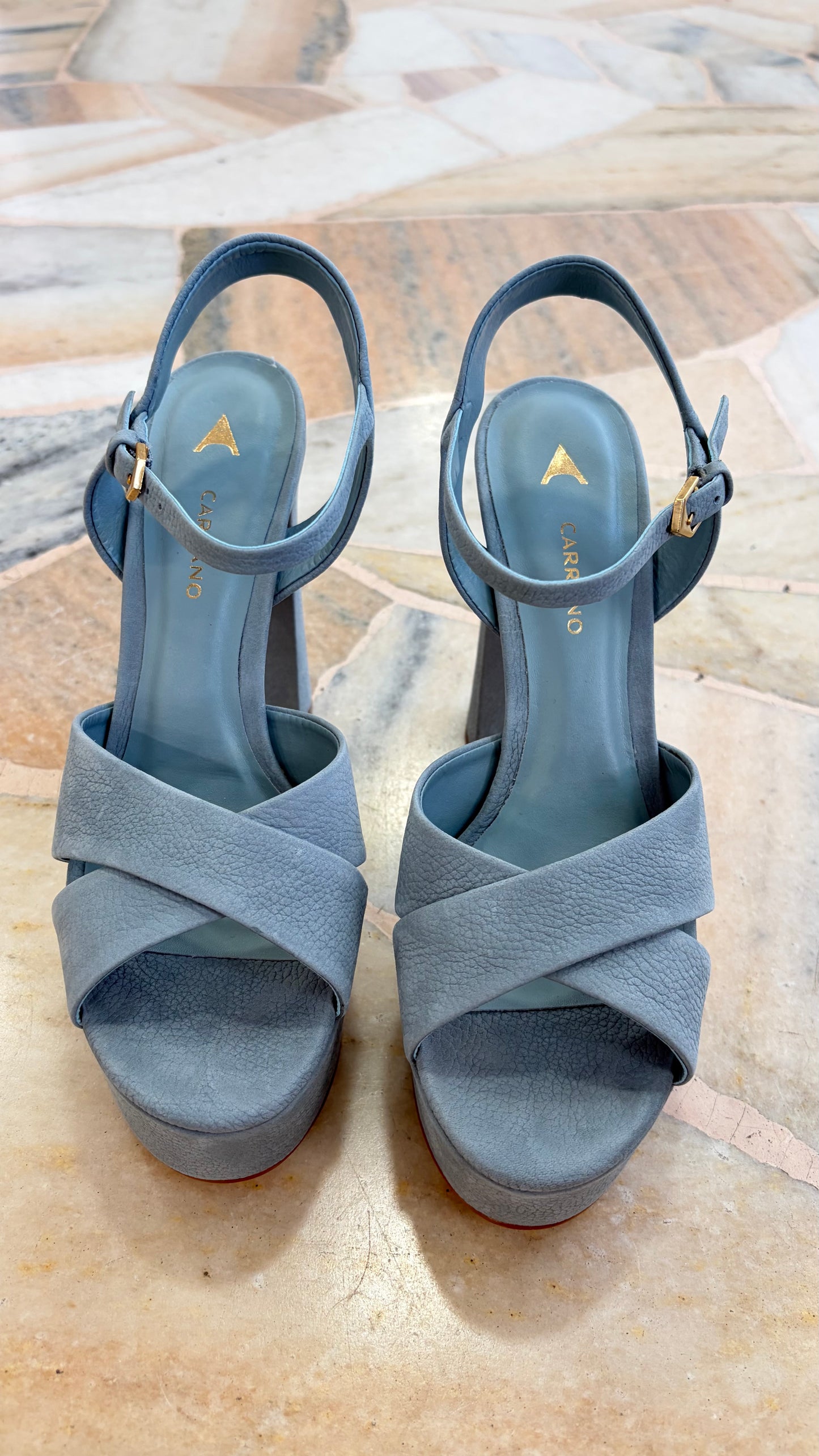 Sandalo azzurro plateau in suede