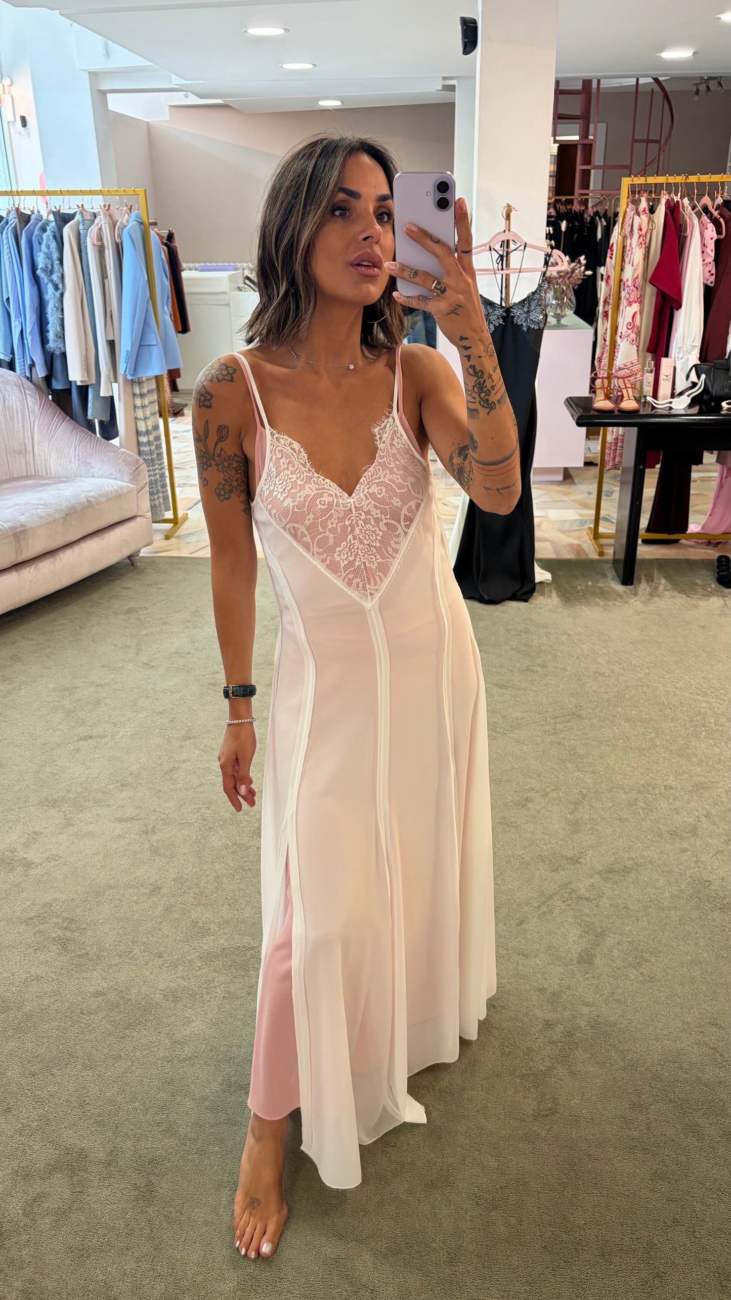 Abito lungo rosa e bianco sottoveste con inserti in pizzo fr