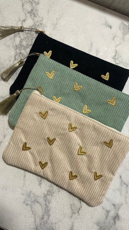 Pochette in velluto con cuori ricamati