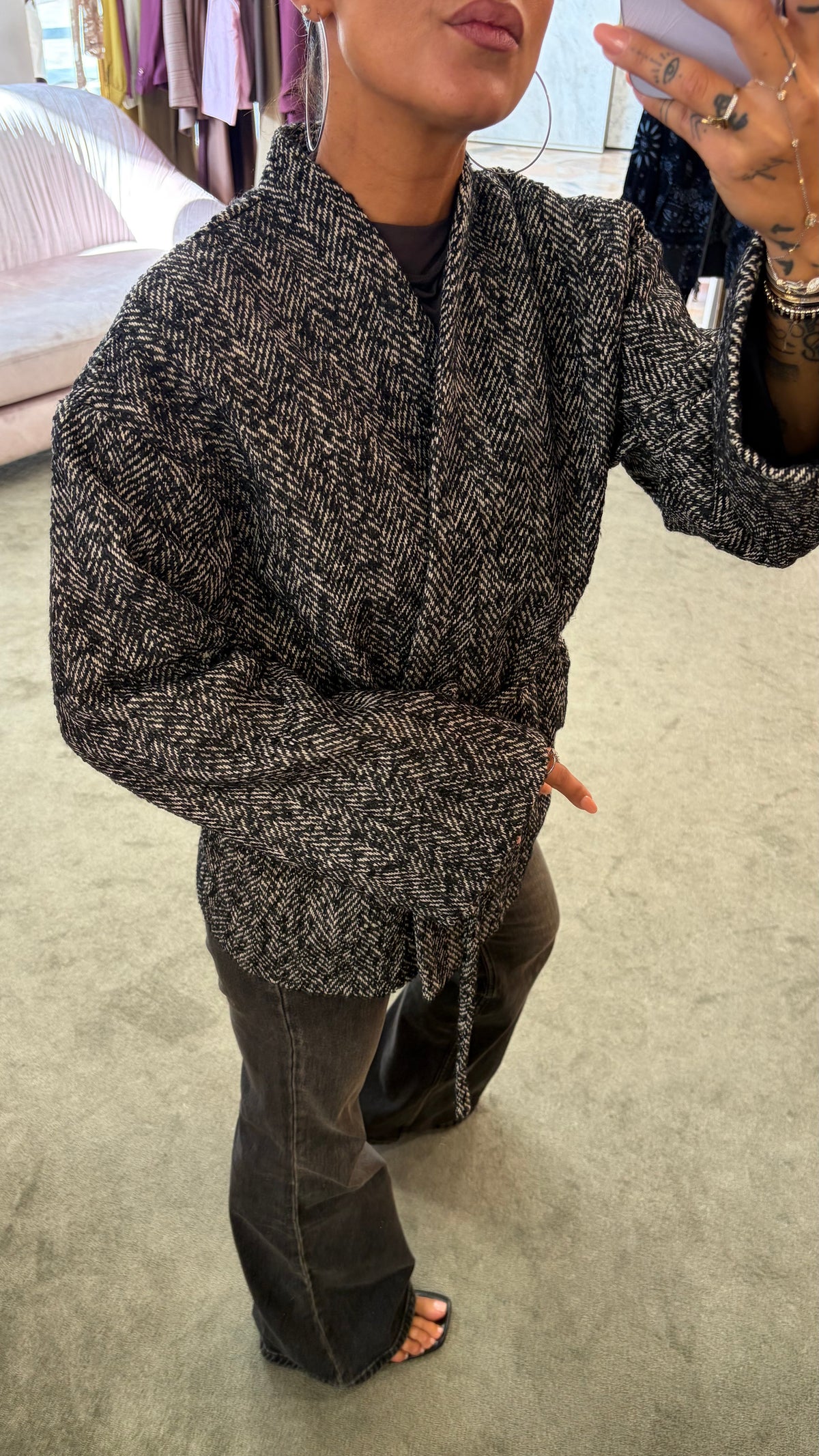 Giacca cappotto kimono spigato nero e panna con cintura aw