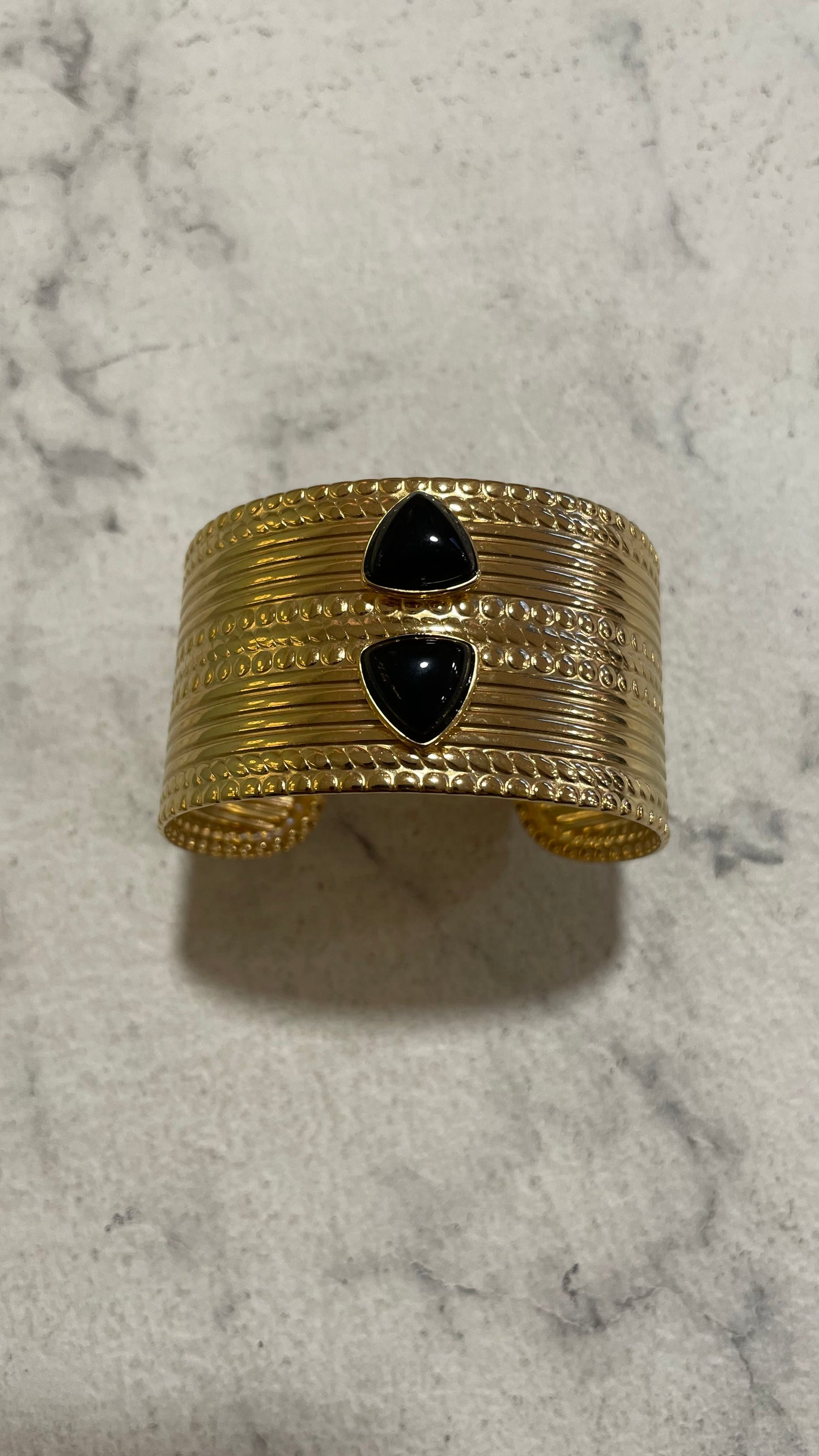 Bracciale oro con pietre nere