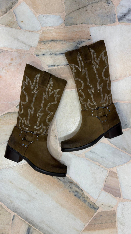 Stivale cammello scamosciato con impunture