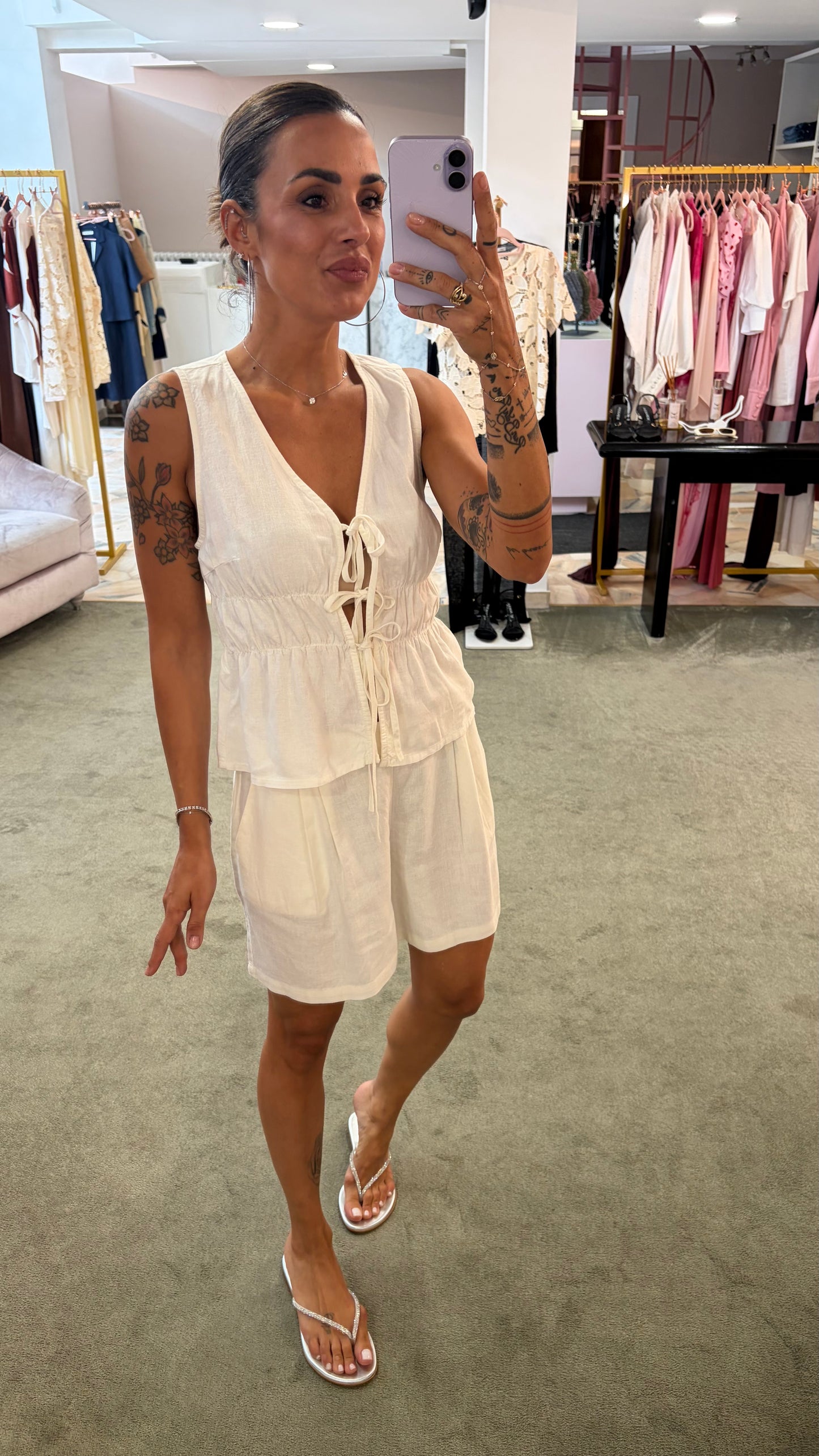Shorts bianco panna con pences ed elastico jx