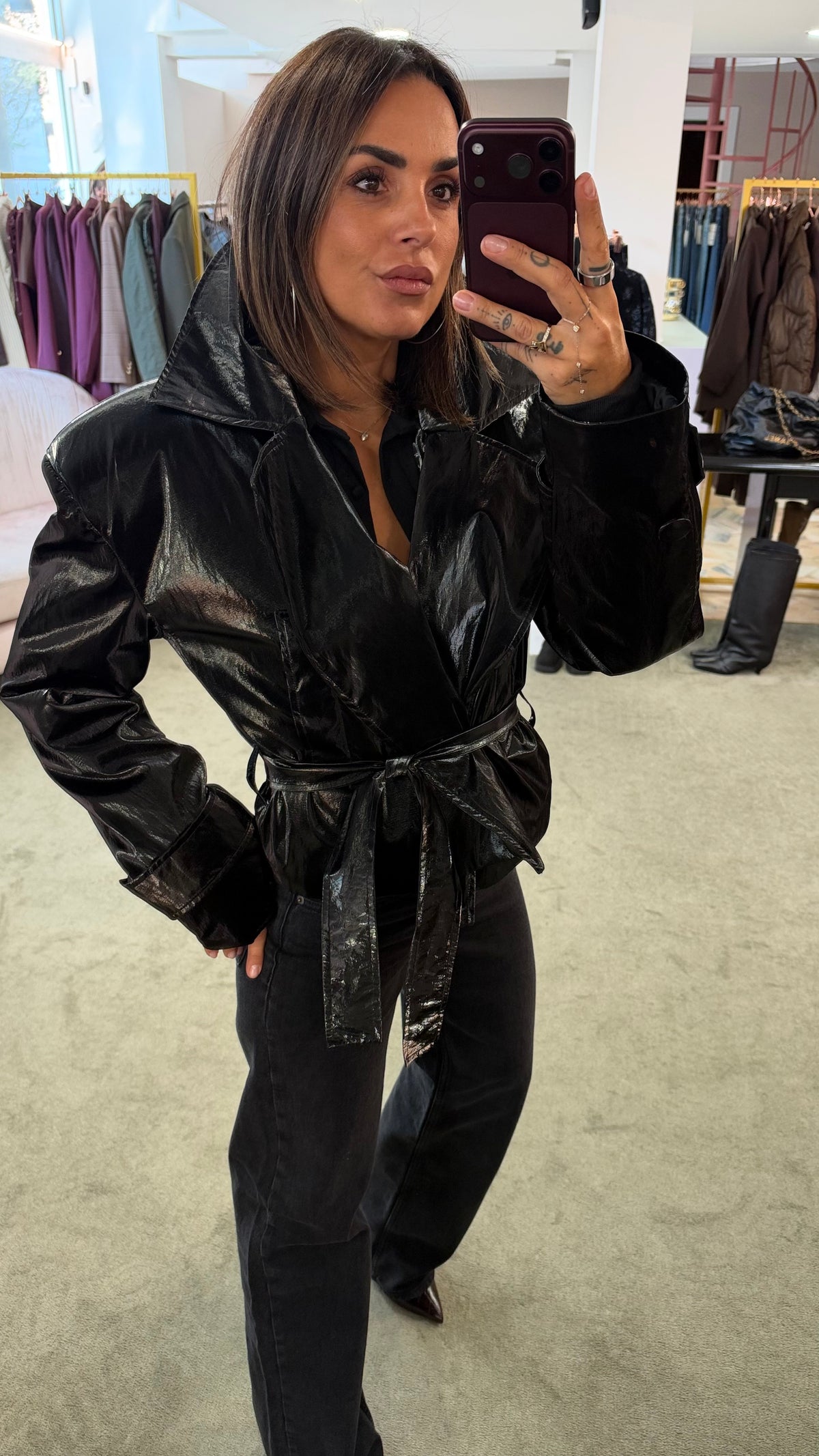 Mini trench bomber nero spalmato lucido corto ks