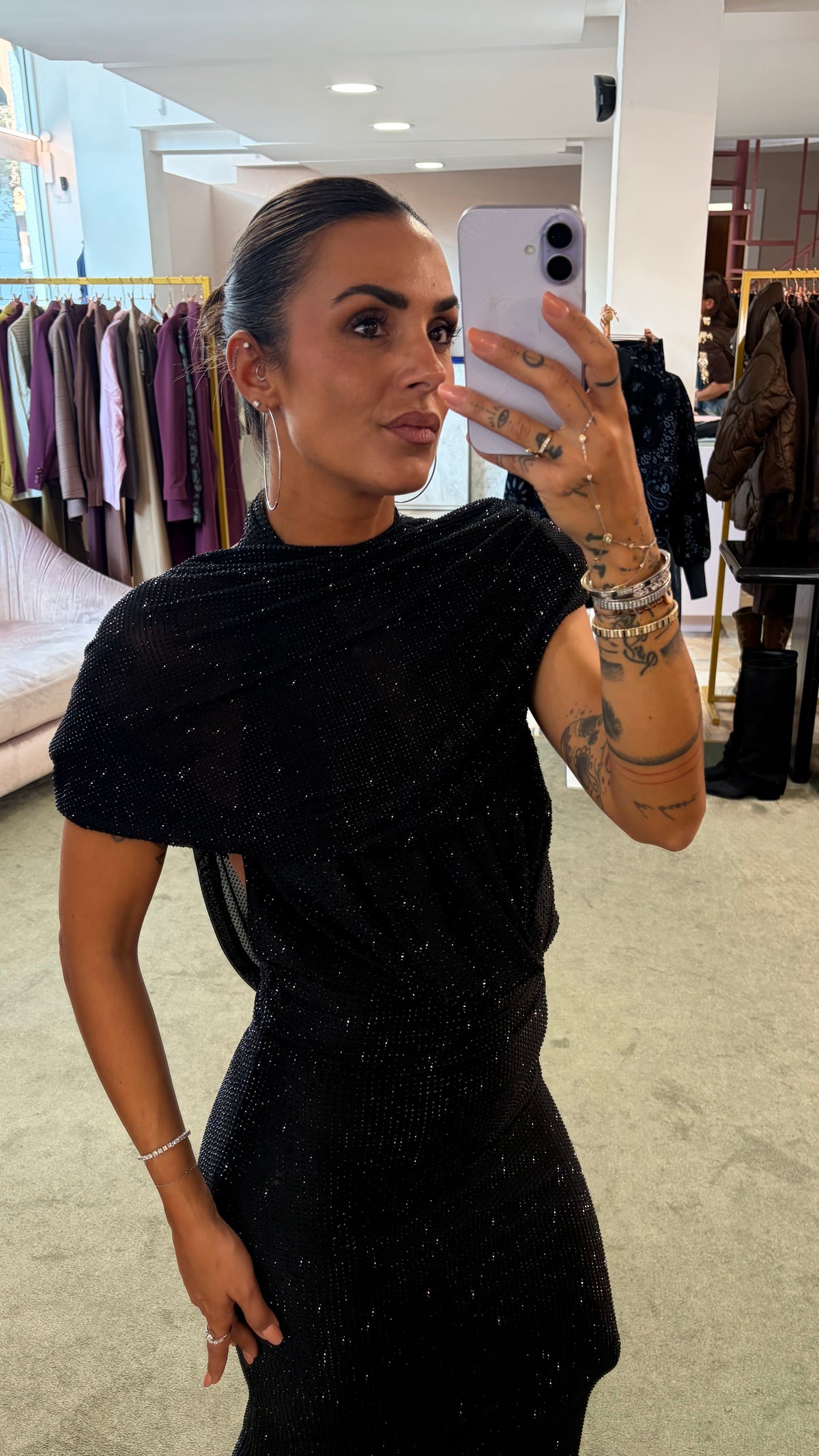 Abito lungo kuta nero a sirena con scollo drappeggiato tw