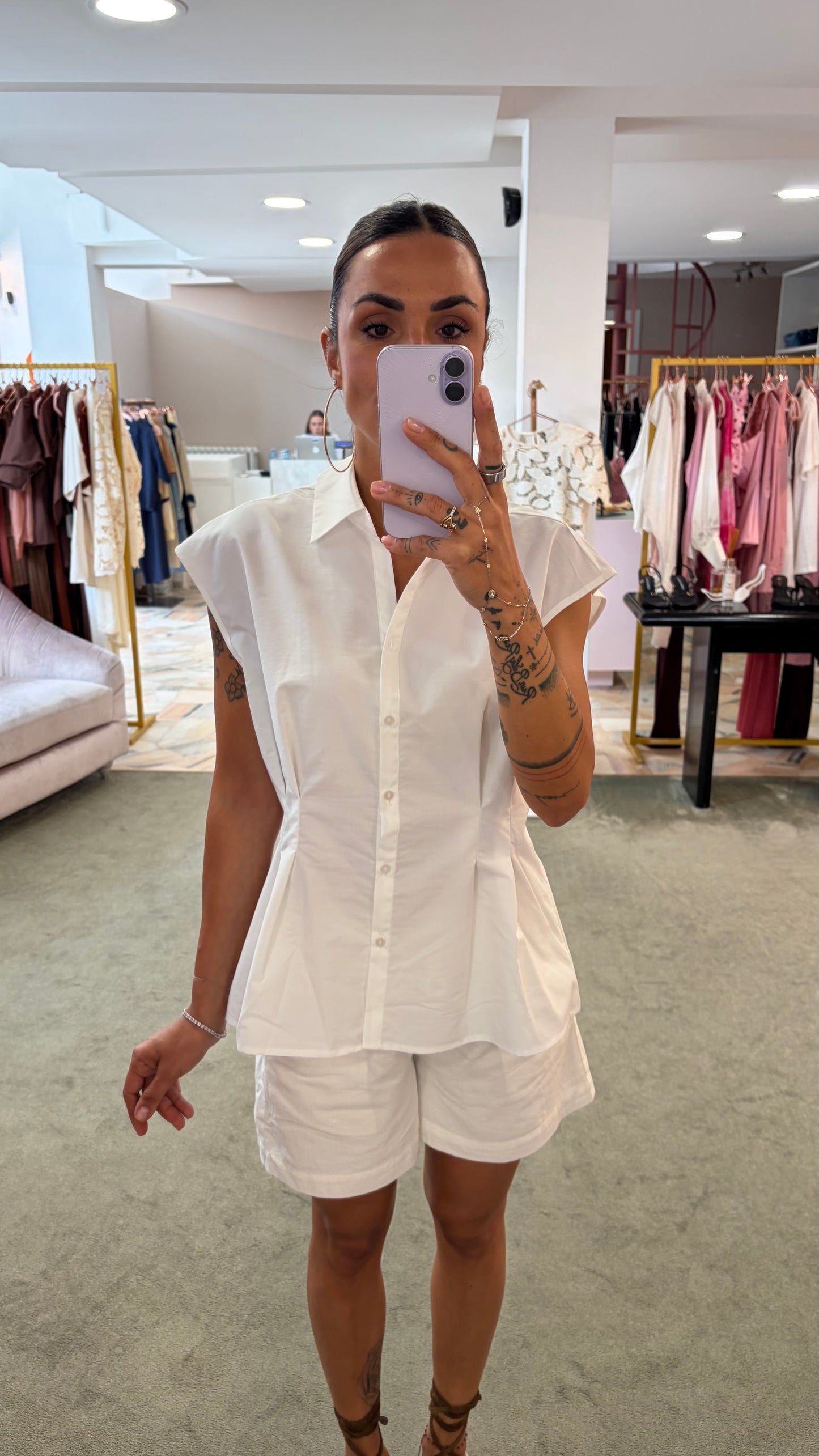 Camicia bianca sciancrata manica scesa sy