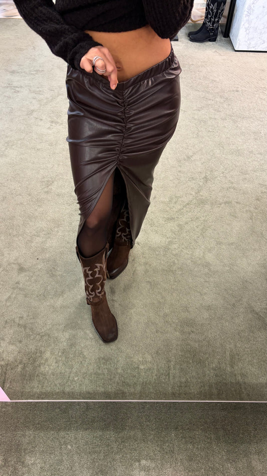 Gonna lunga marrone in ecopelle con spacco mq