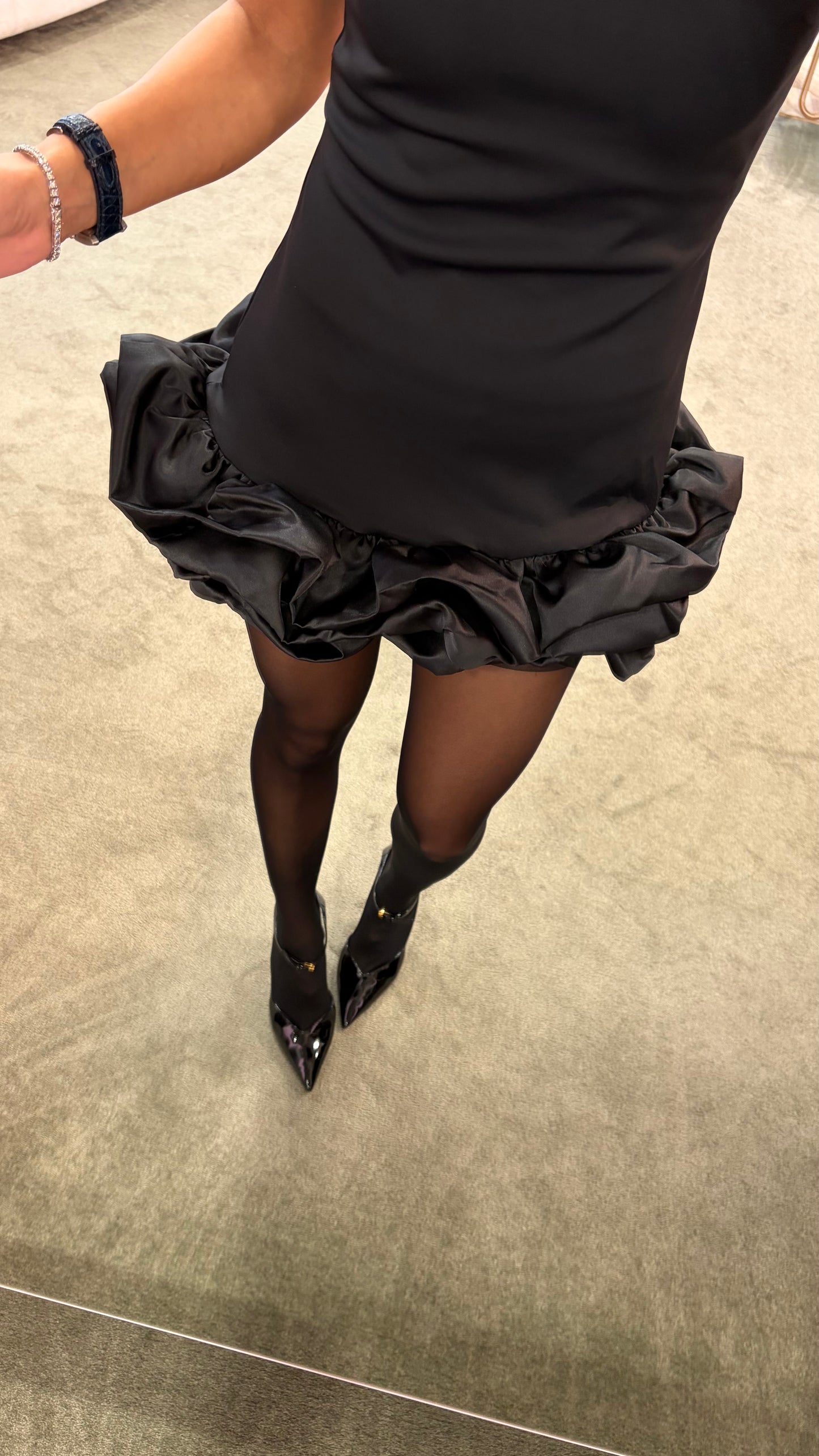 Abito mini nero con fascia volant gl