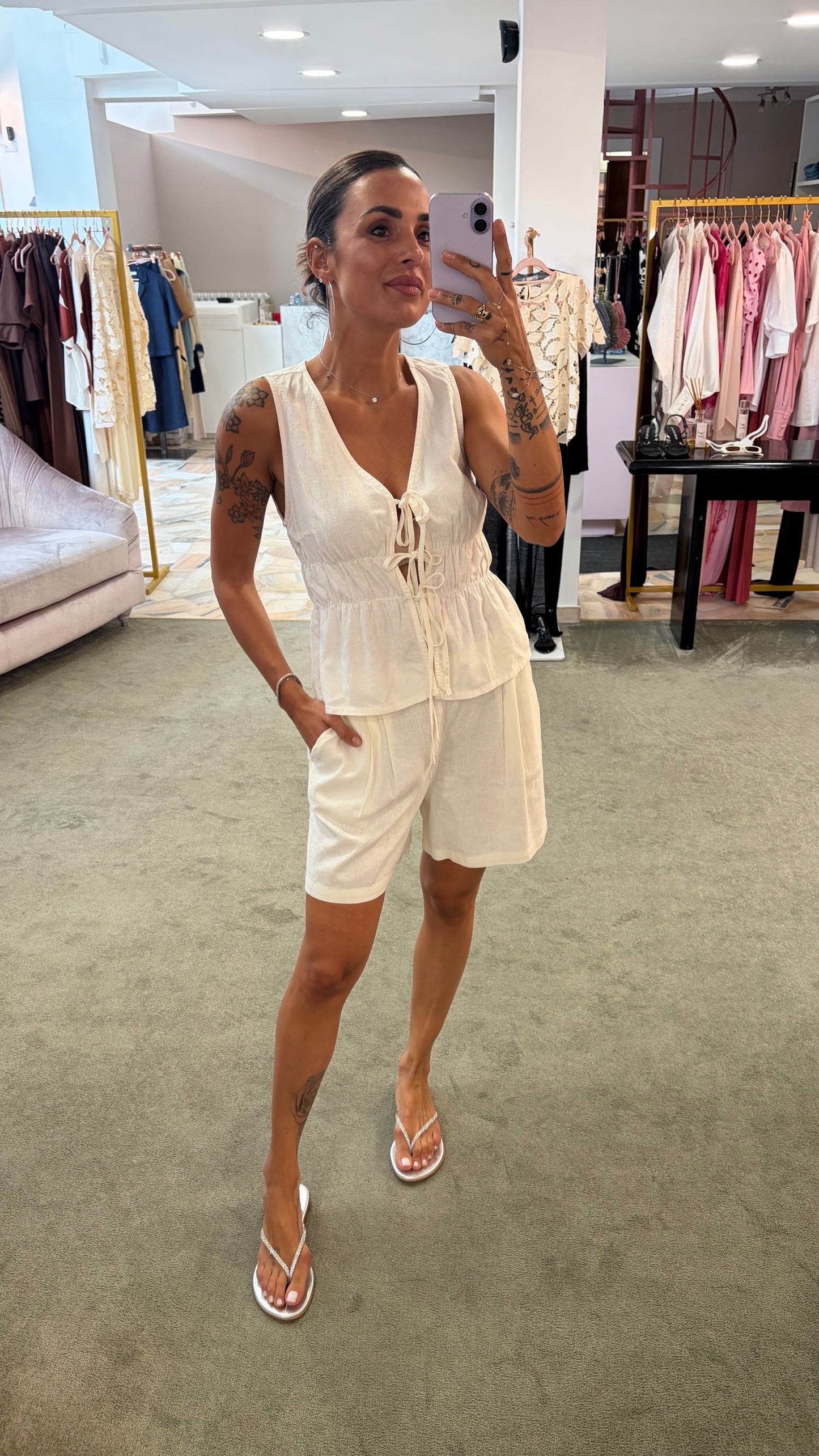 Shorts bianco panna con pences ed elastico jx