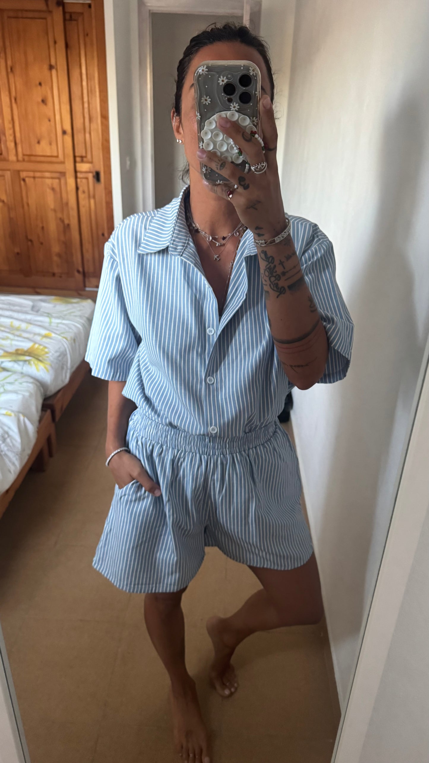 Set camicia e shorts a righe azzurro e bianco ep