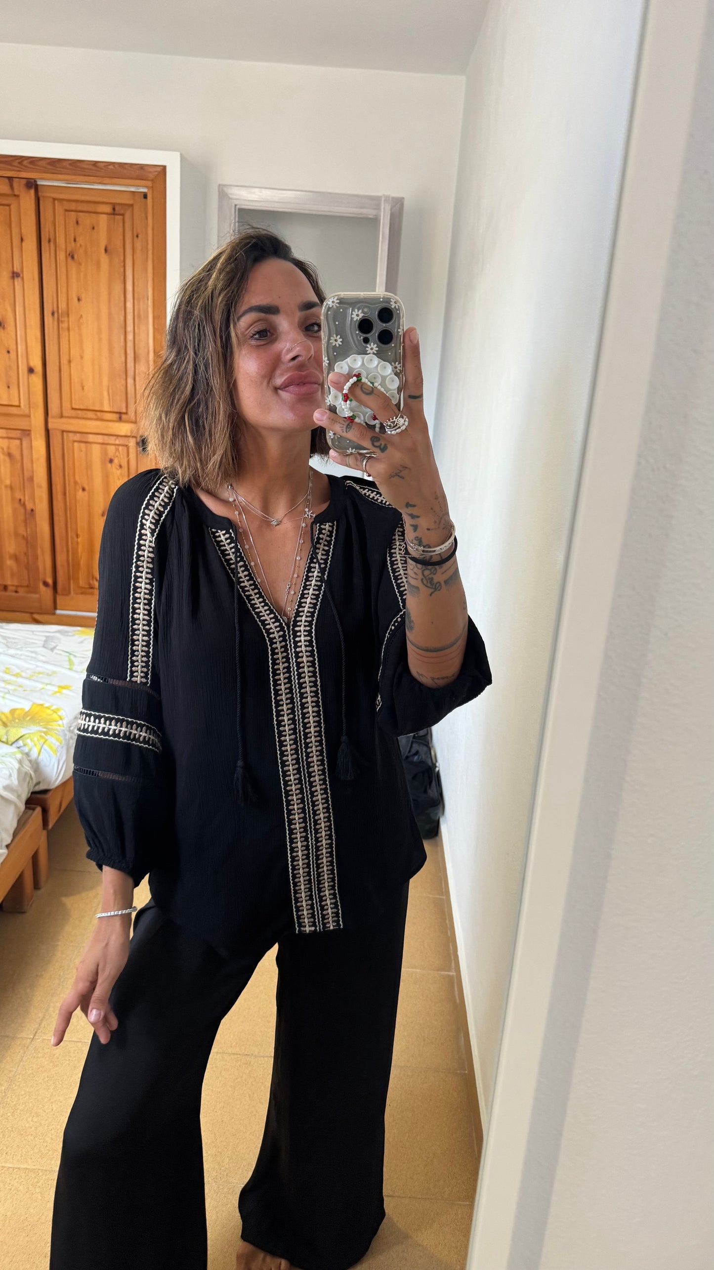 Camicia kaftano nera con ricami sy