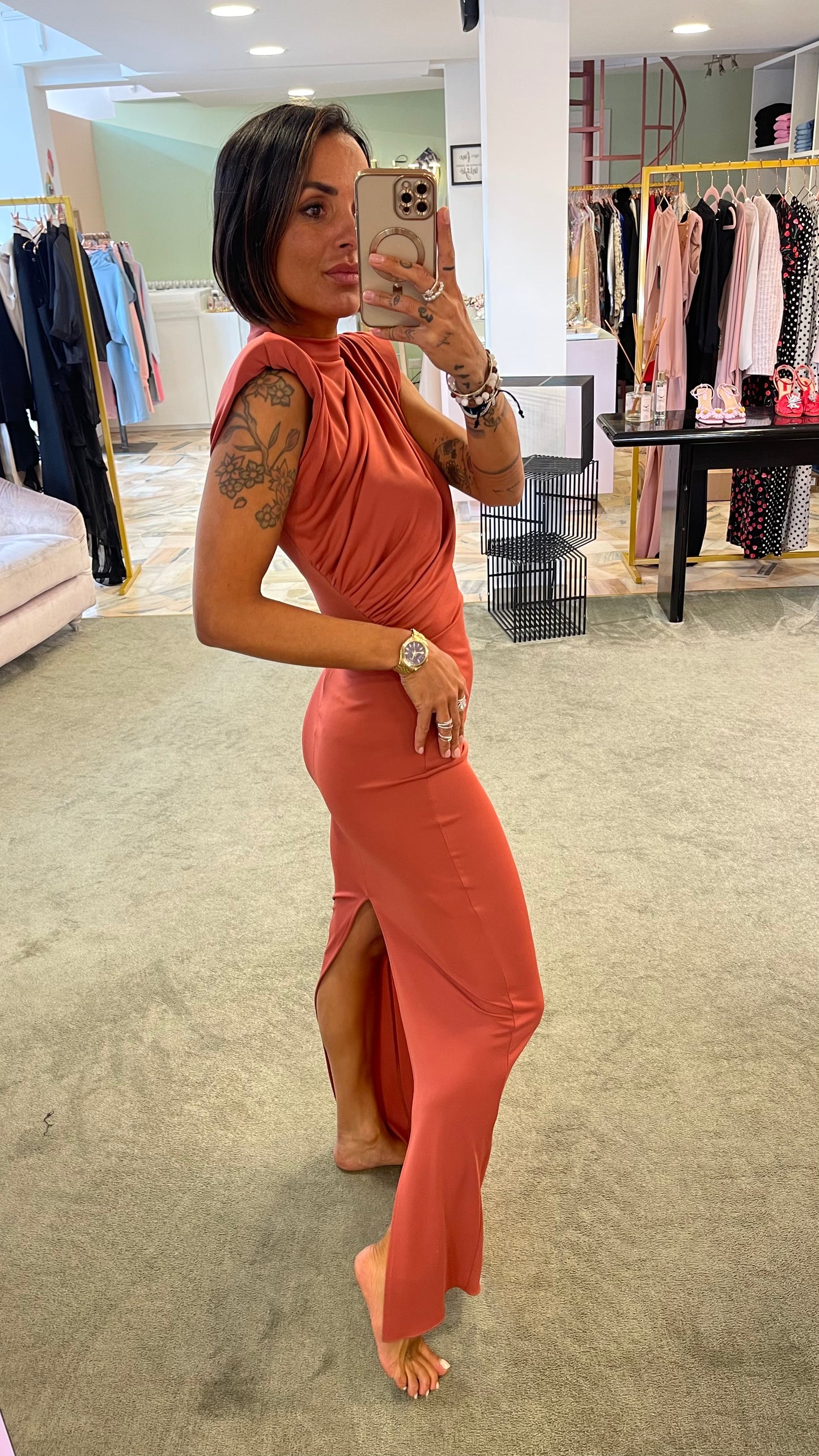 Abito lungo rosa blush con spallotte e arricciature ks