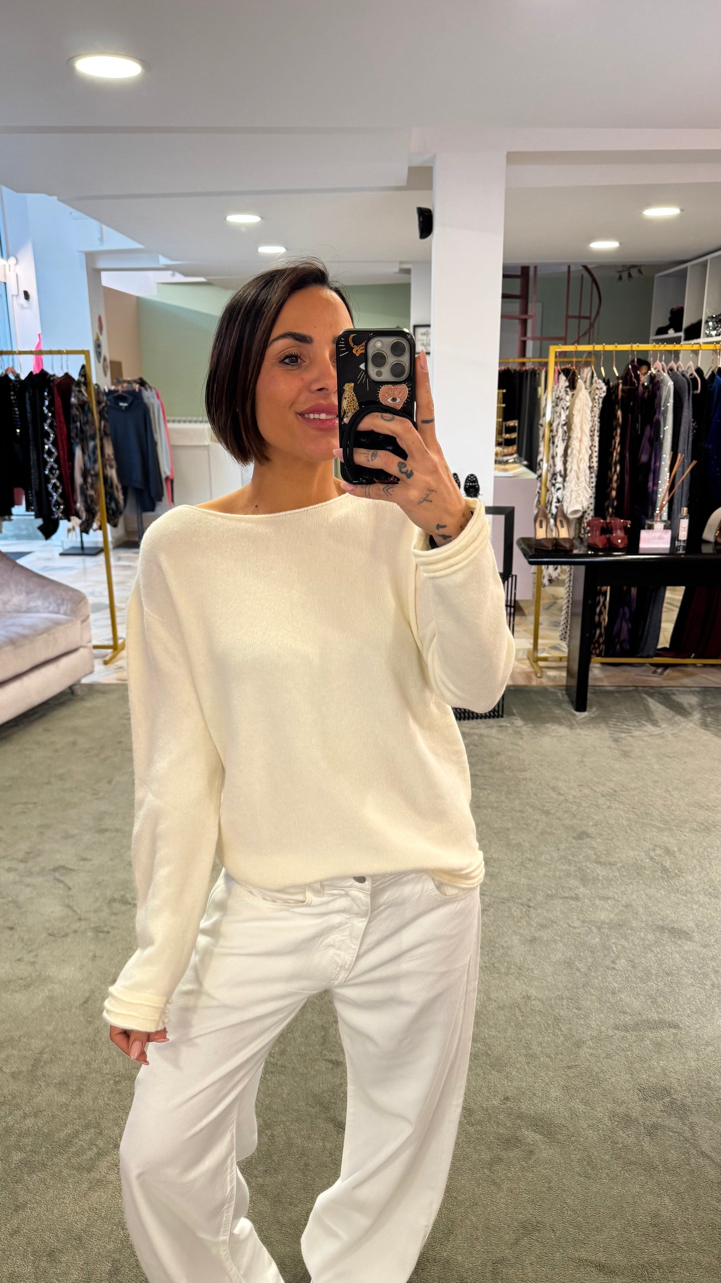 Maglione panna scollo a barchetta e dettagli righe