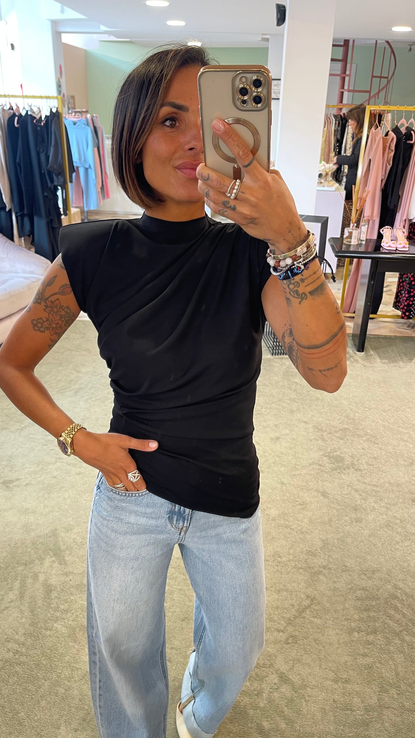Maglia sottogiacca nera con spallotte e arricciature ks