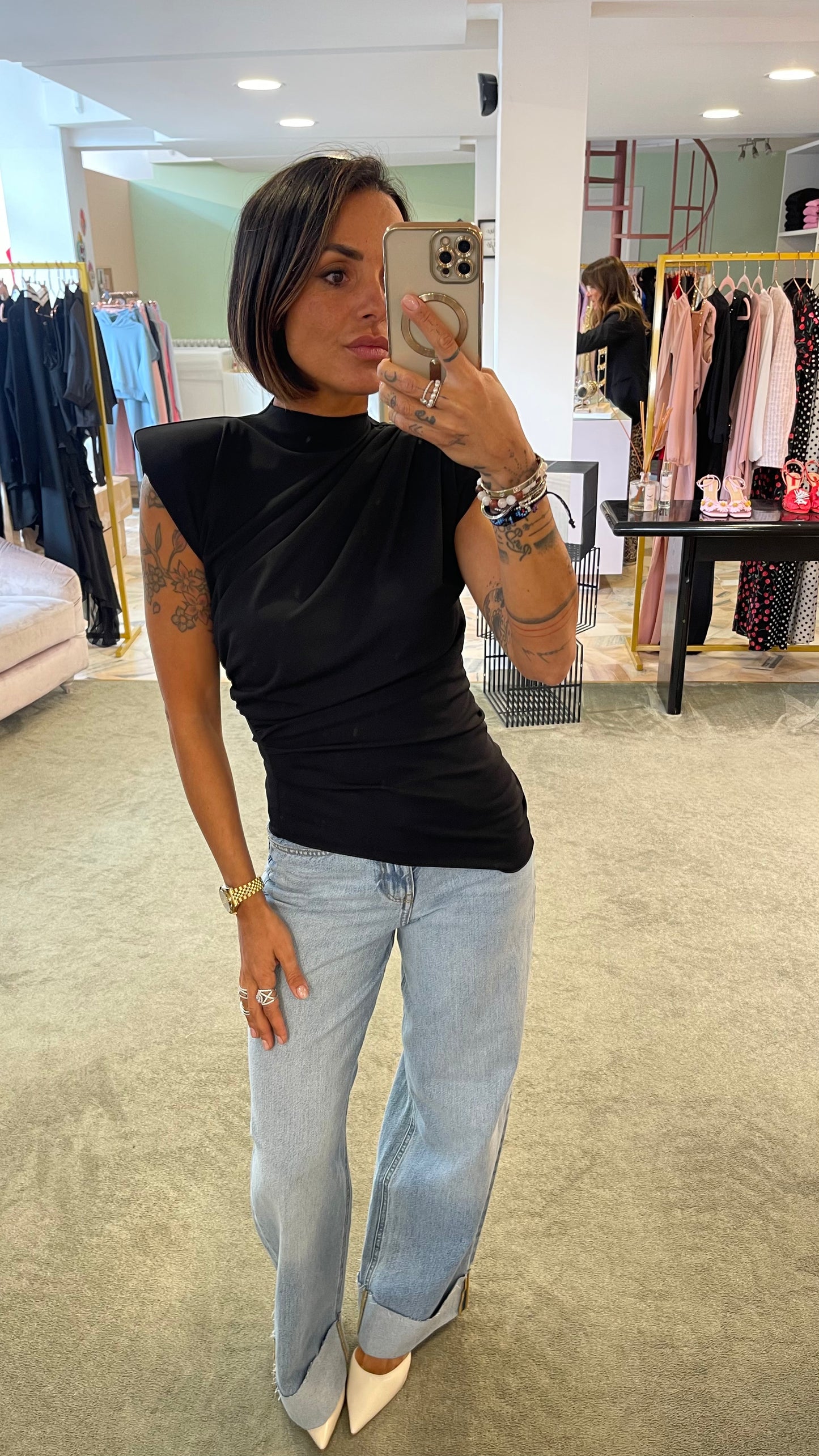 Maglia sottogiacca nera con spallotte e arricciature ks