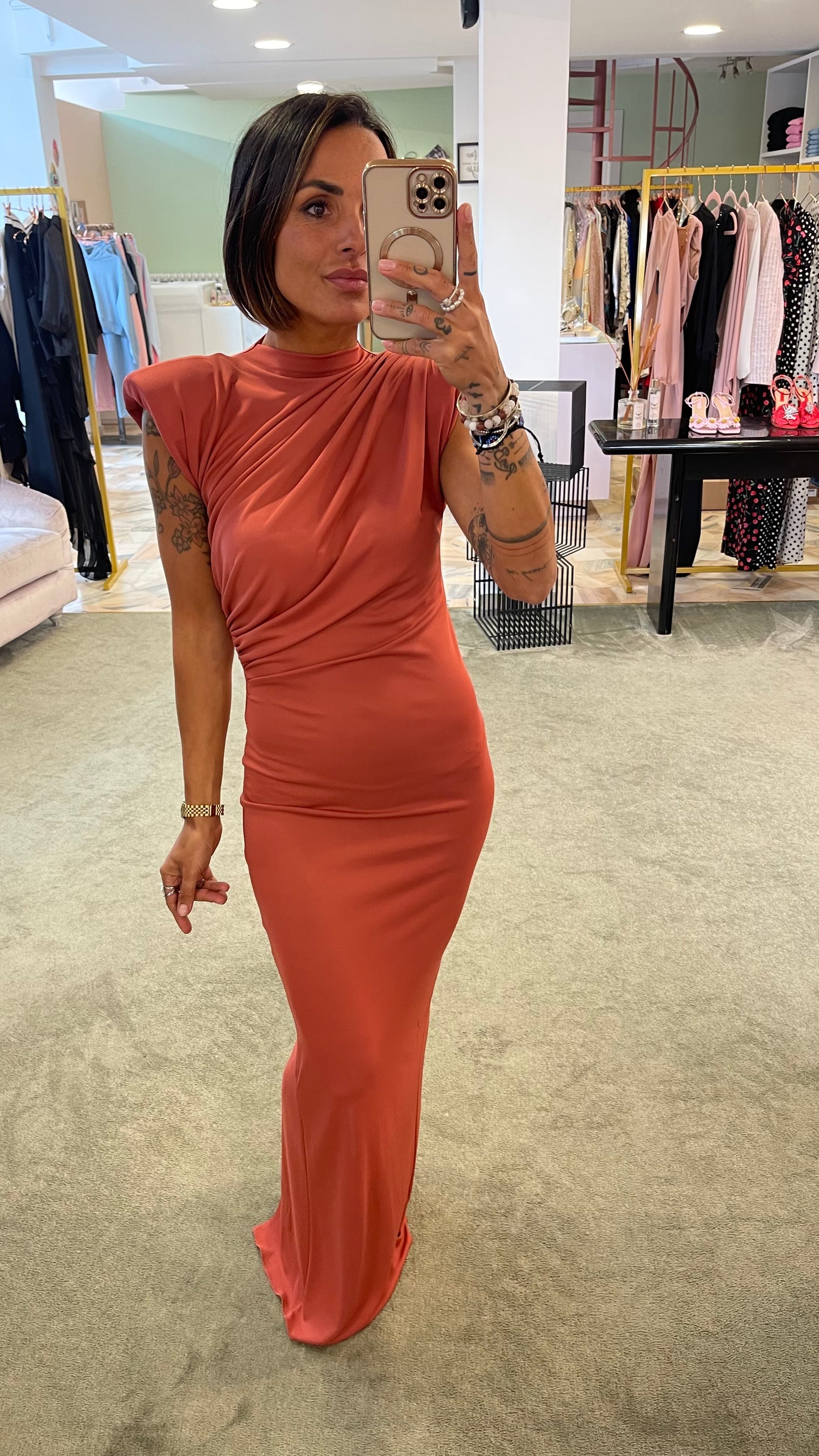 Abito lungo rosa blush con spallotte e arricciature ks