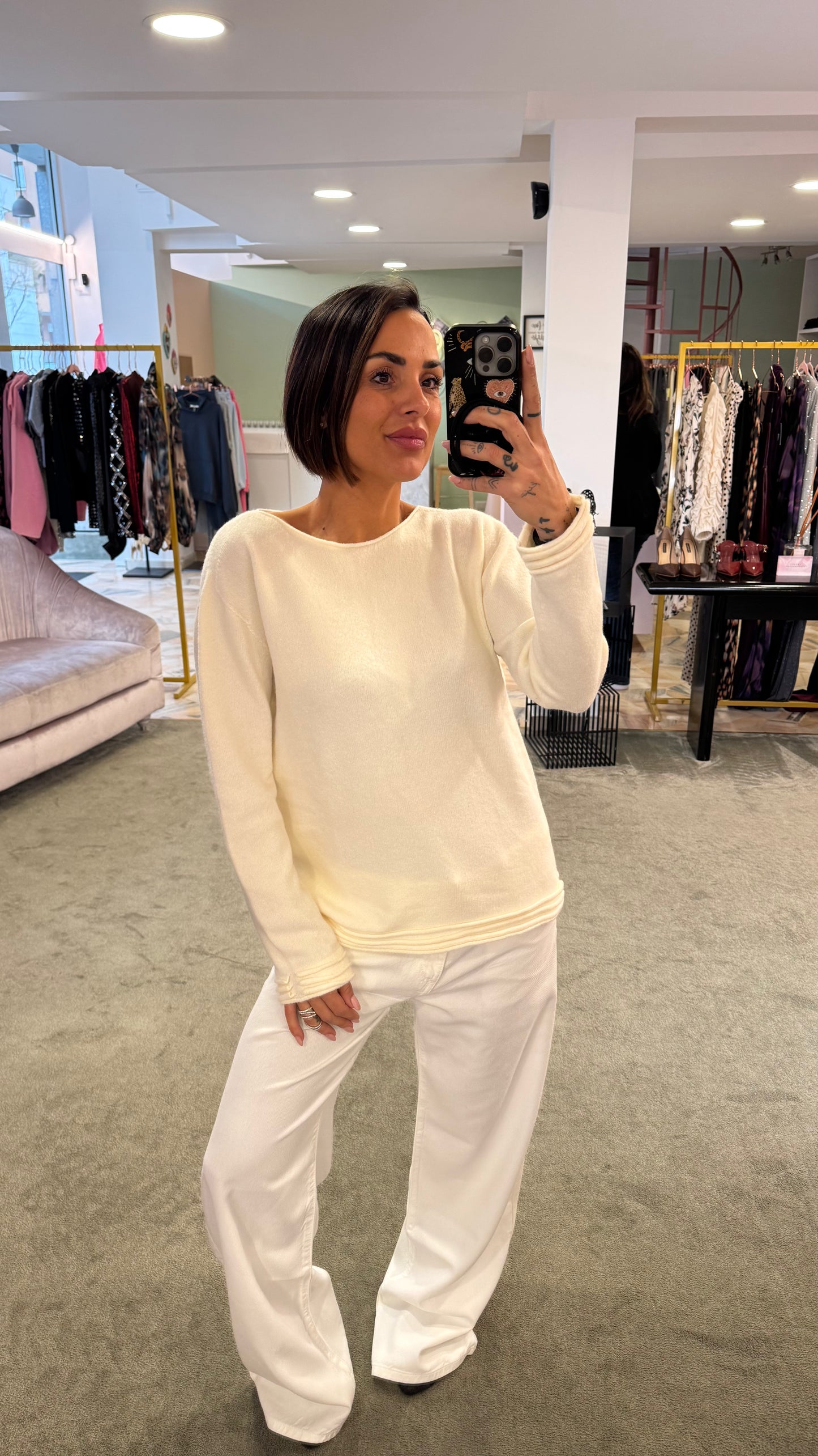 Maglione panna scollo a barchetta e dettagli righe