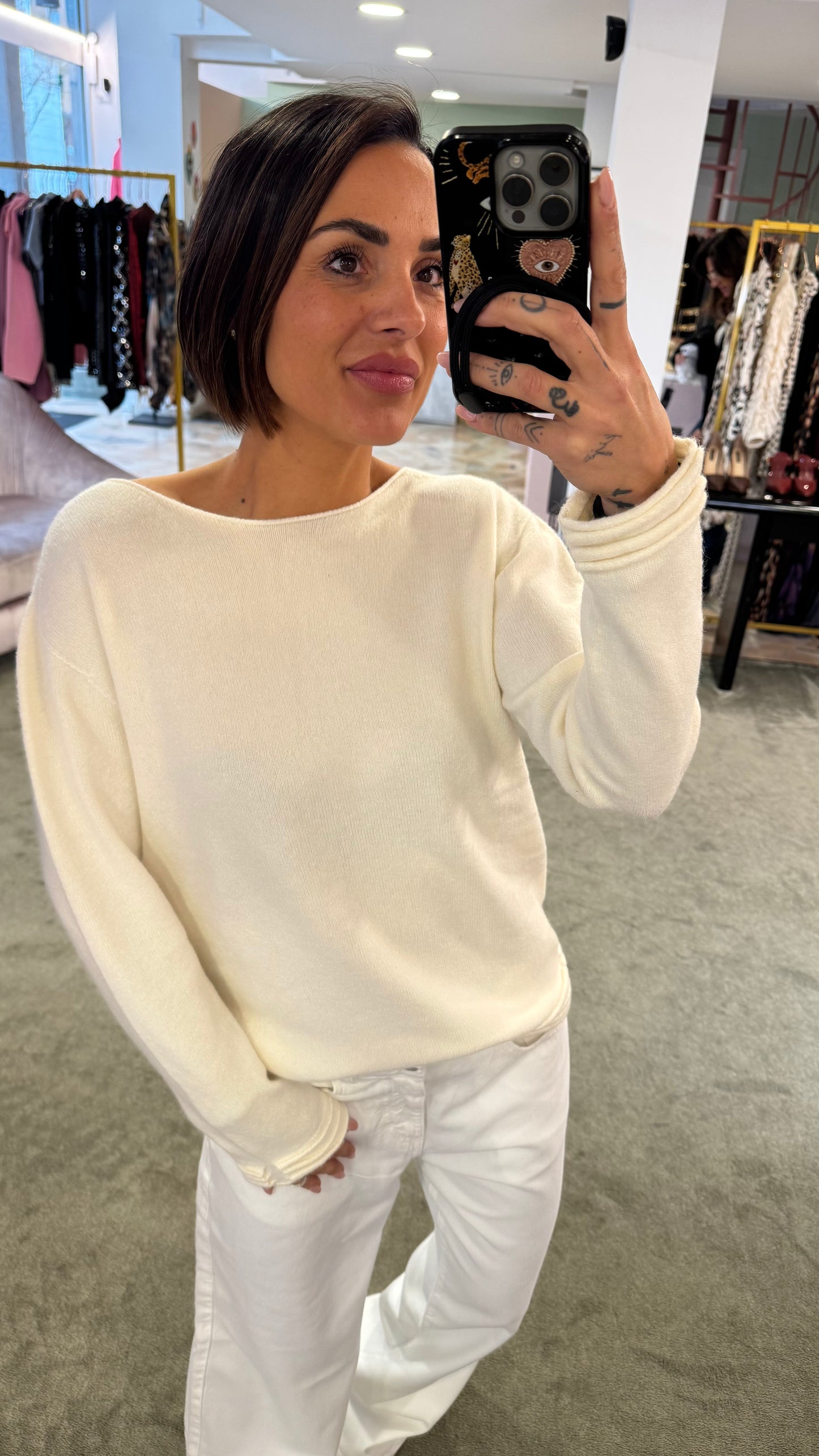 Maglione panna scollo a barchetta e dettagli righe